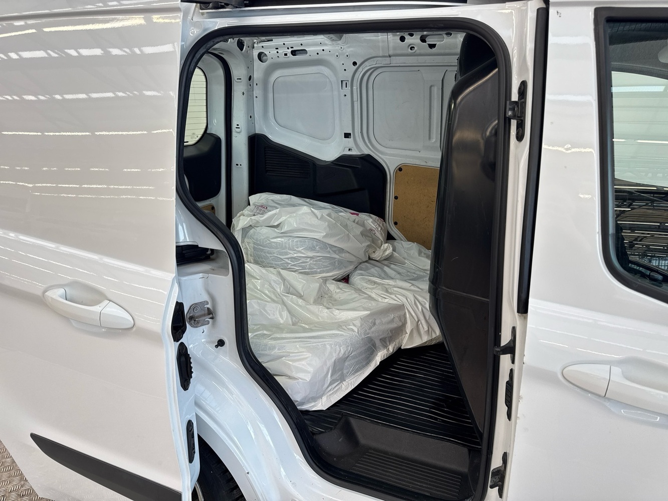 Ford Transit Courier vaihtoauto