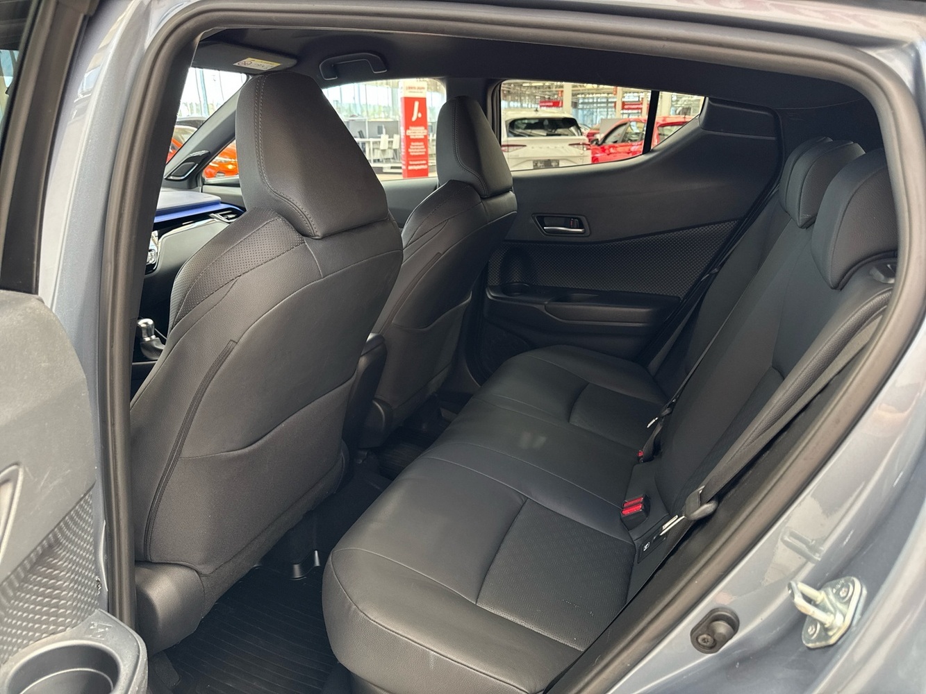 Toyota C-HR vaihtoauto