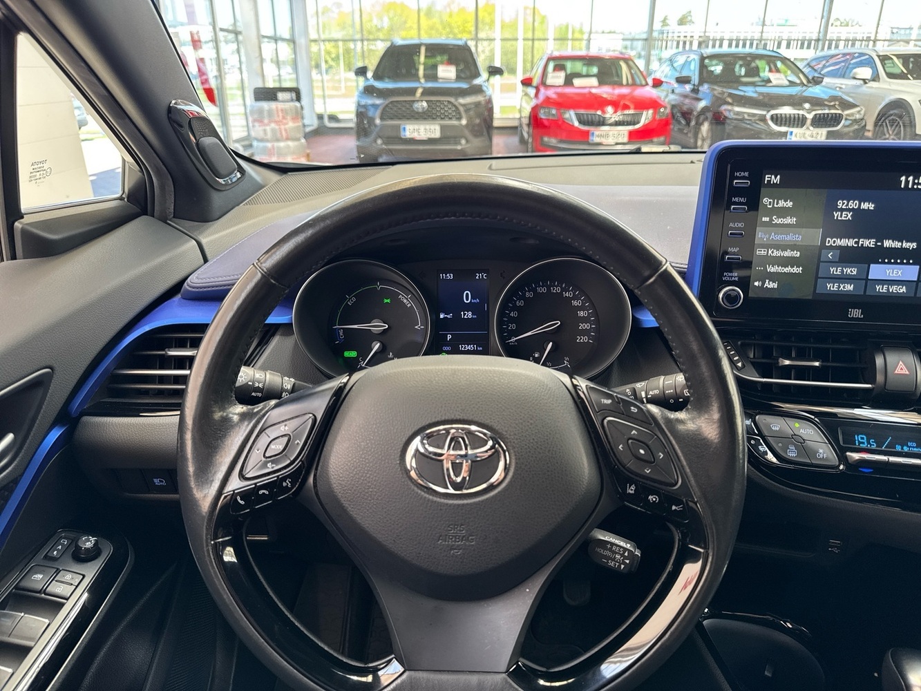 Toyota C-HR vaihtoauto