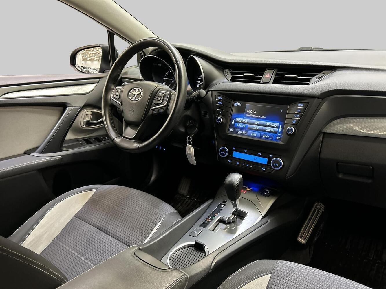Toyota Avensis vaihtoauto