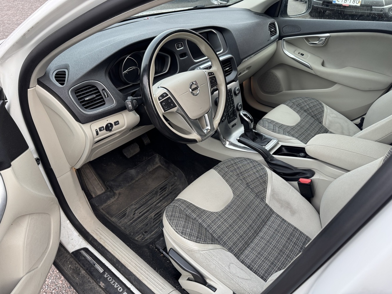 Volvo V40 Cross Country vaihtoauto