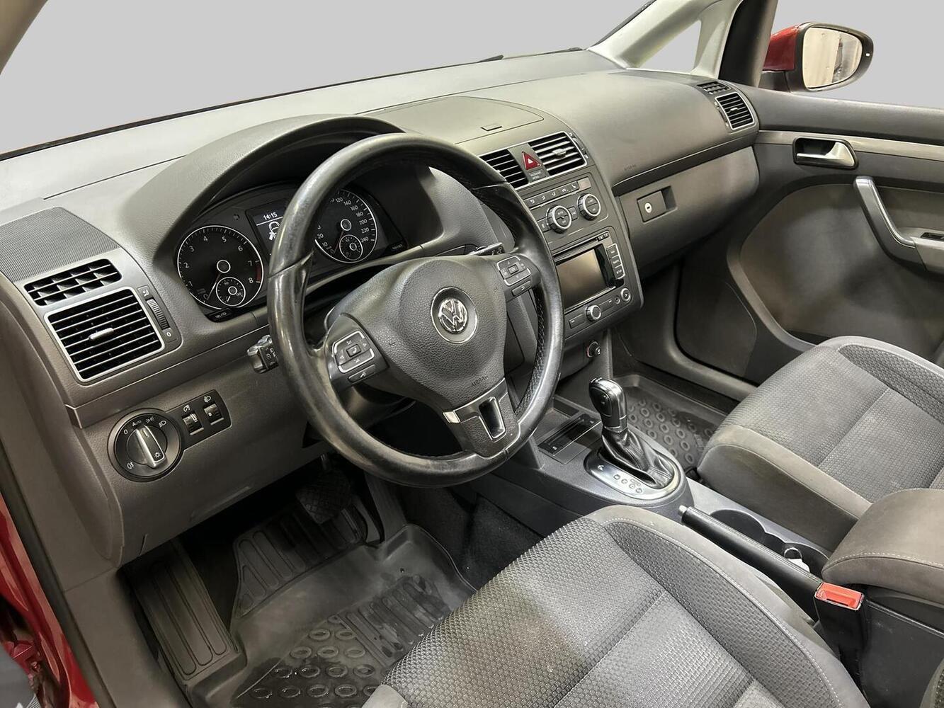 Volkswagen Touran vaihtoauto