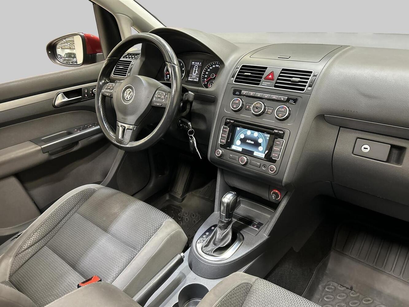 Volkswagen Touran vaihtoauto