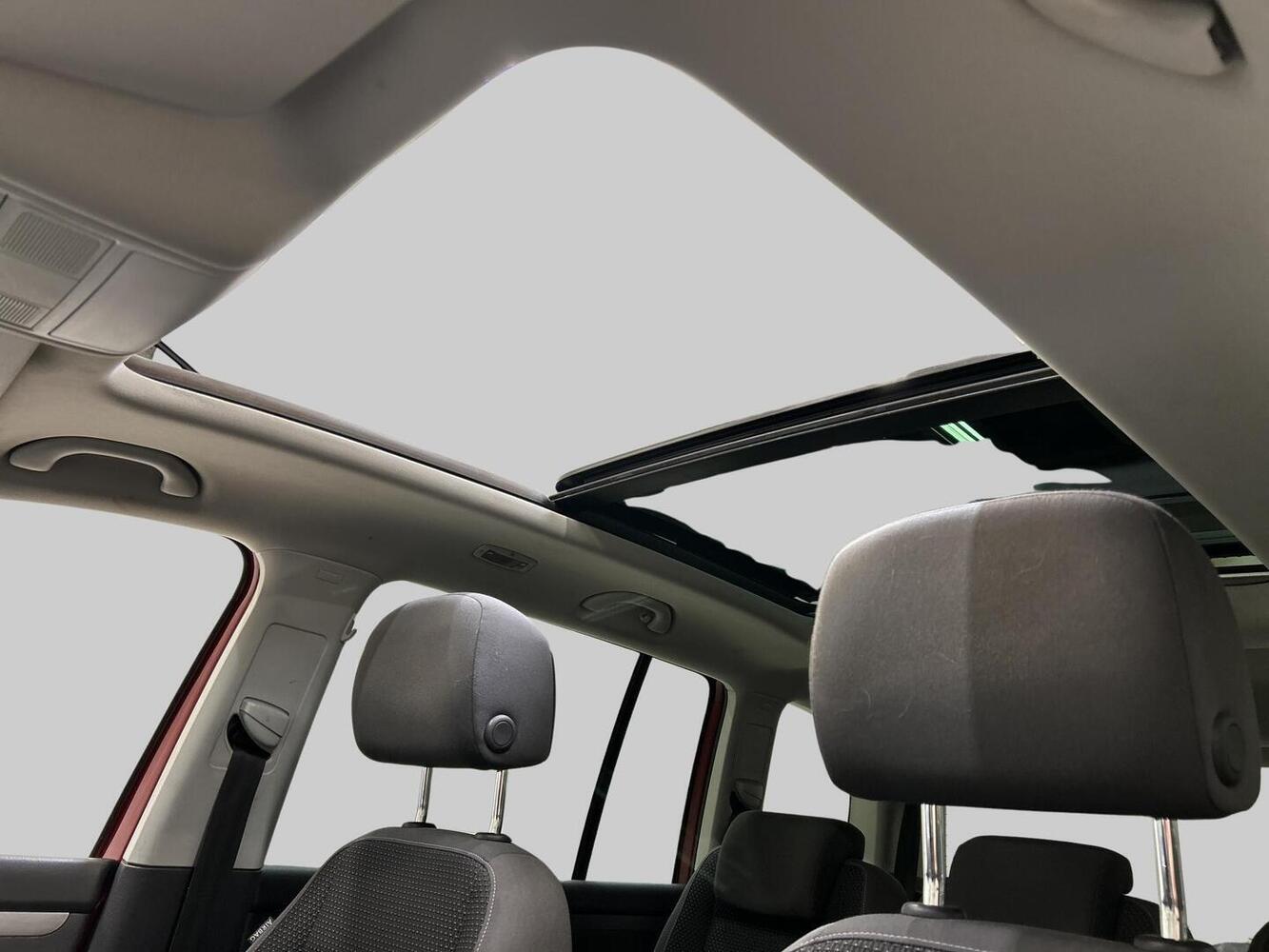 Volkswagen Touran vaihtoauto