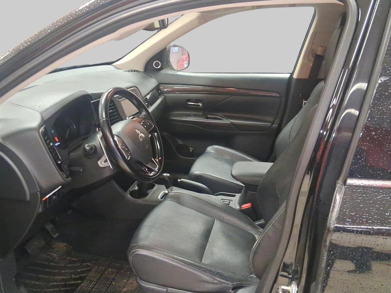 Mitsubishi Outlander vaihtoauto
