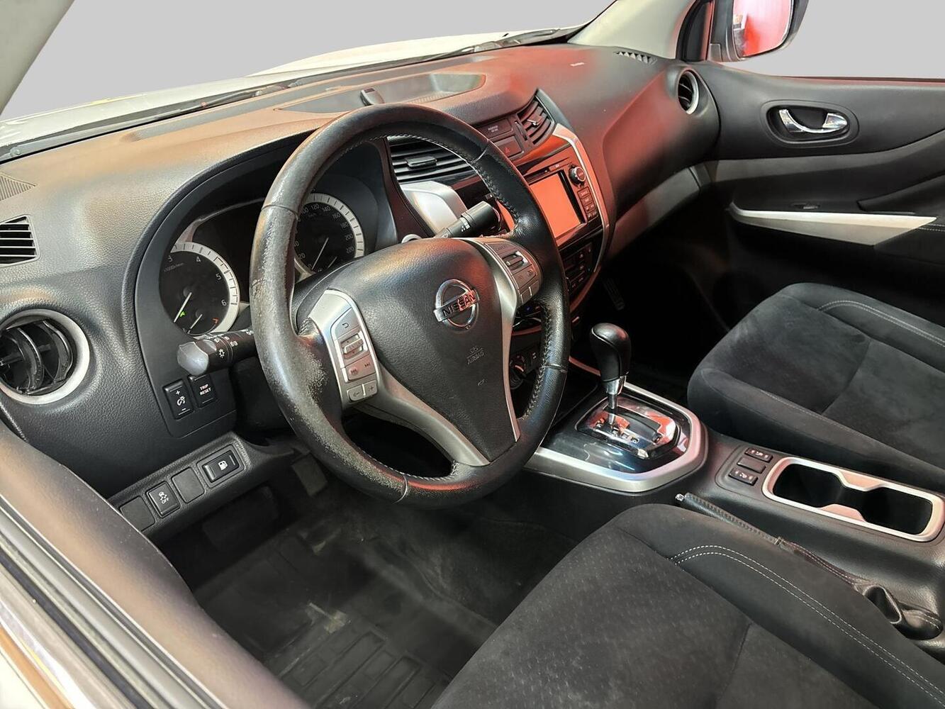 Nissan Navara vaihtoauto
