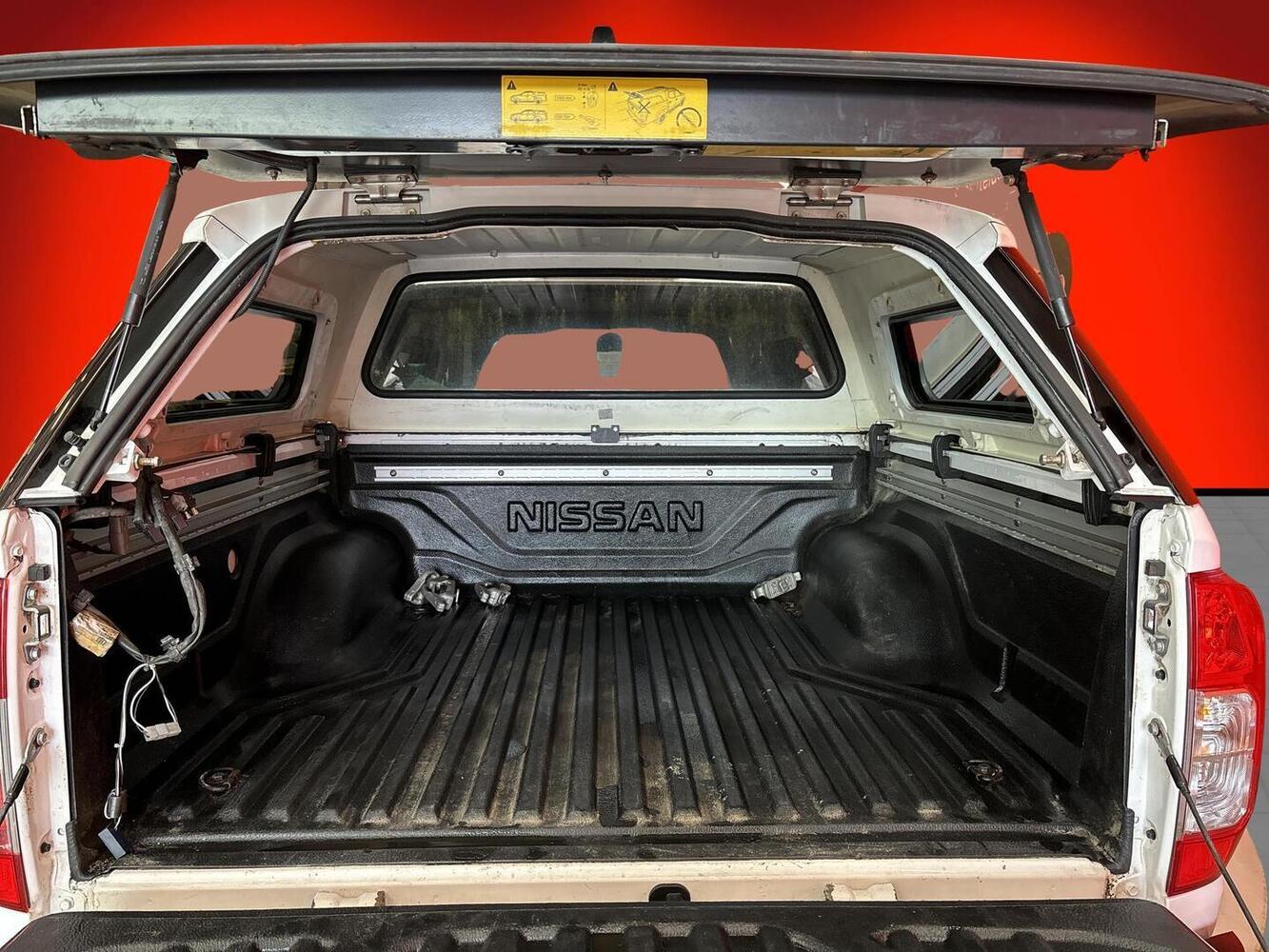 Nissan Navara vaihtoauto