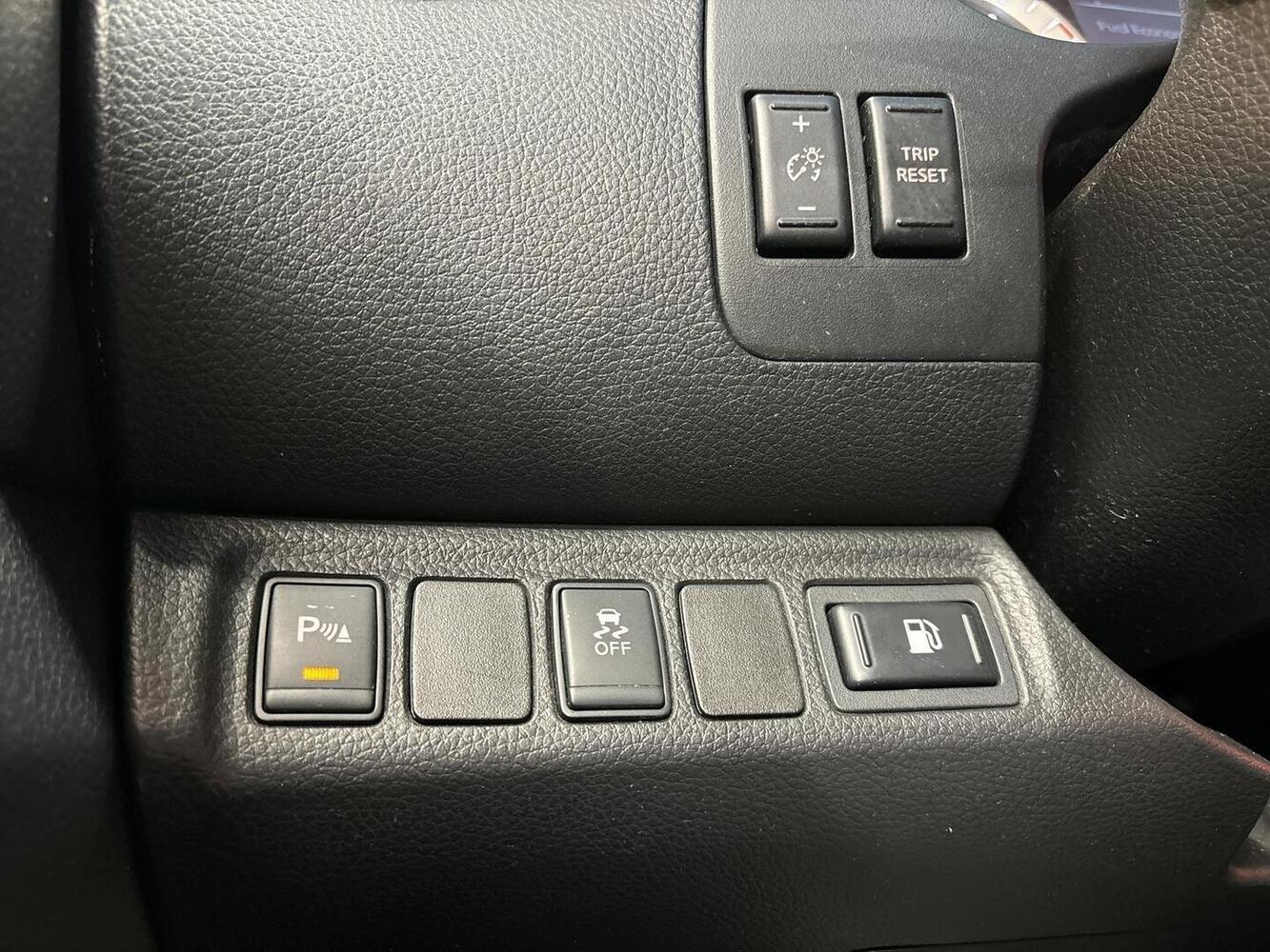 Nissan Navara vaihtoauto