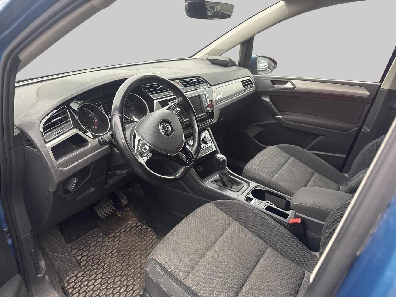 Volkswagen Touran vaihtoauto