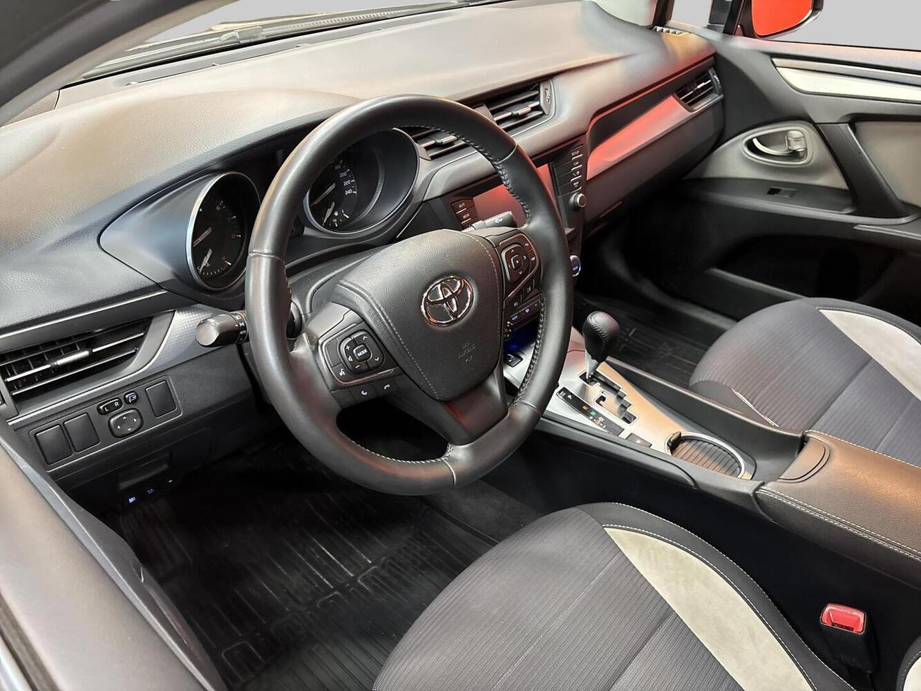 Toyota Avensis vaihtoauto