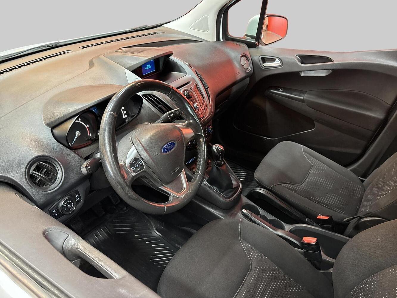 Ford Transit Courier vaihtoauto