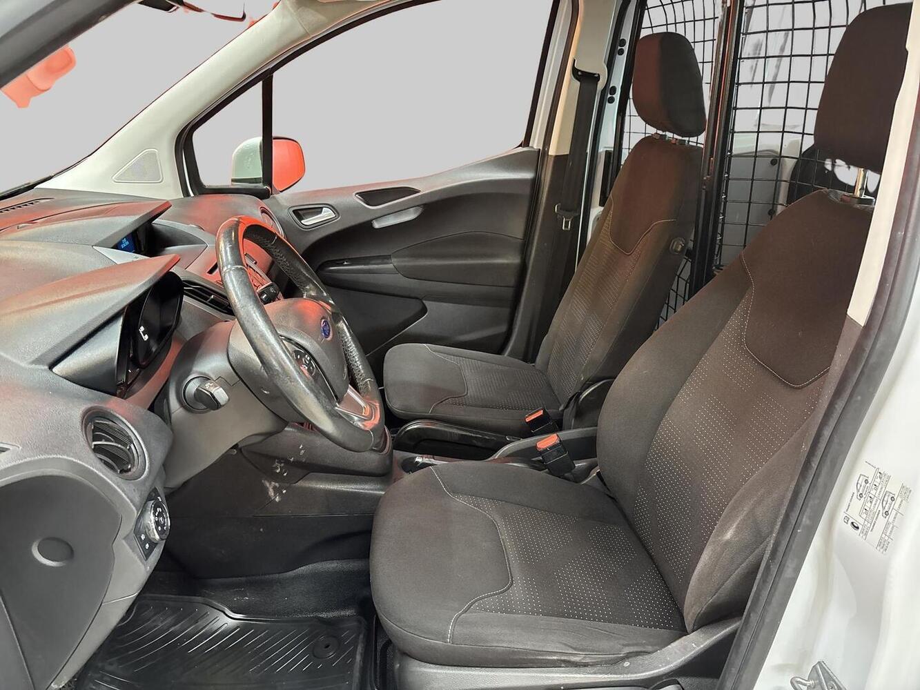 Ford Transit Courier vaihtoauto