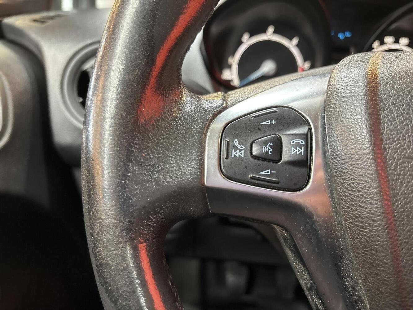 Ford Transit Courier vaihtoauto
