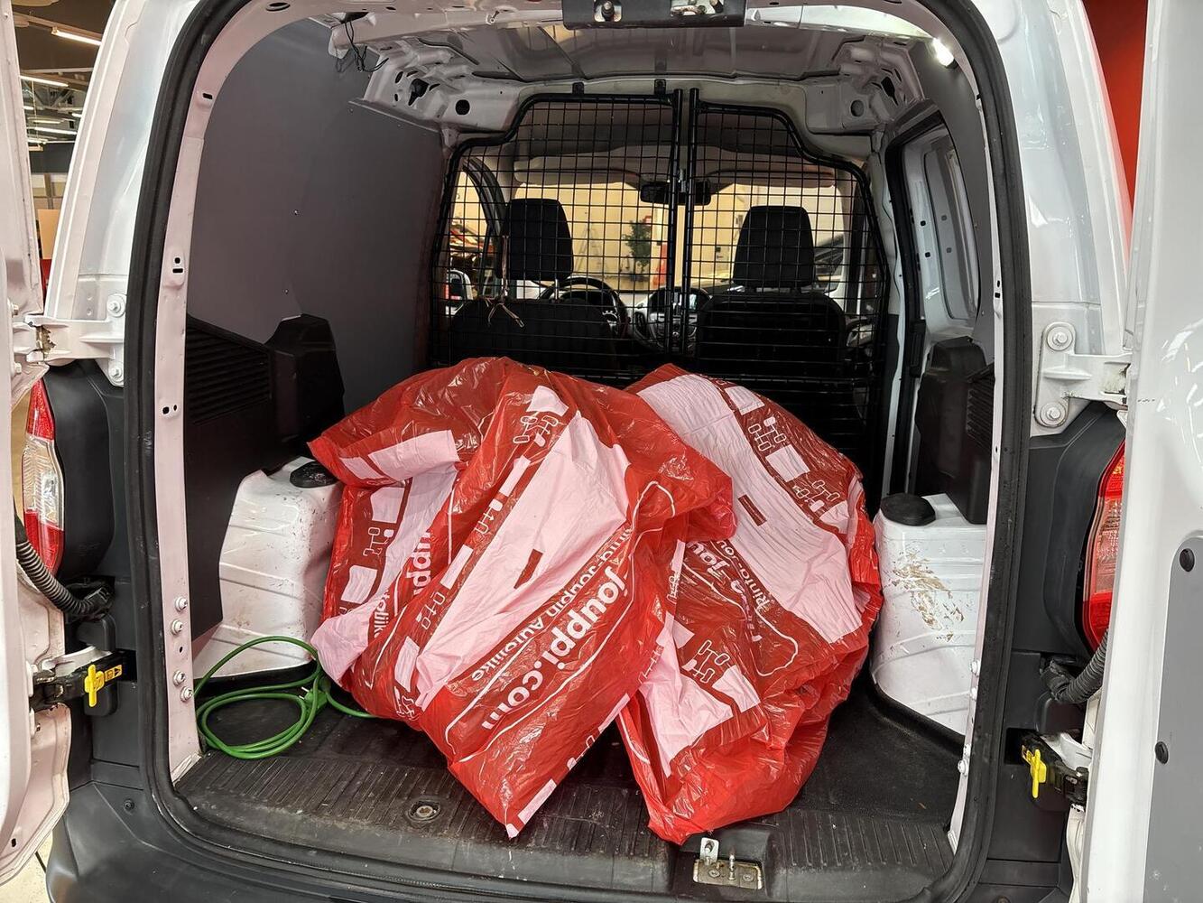 Ford Transit Courier vaihtoauto