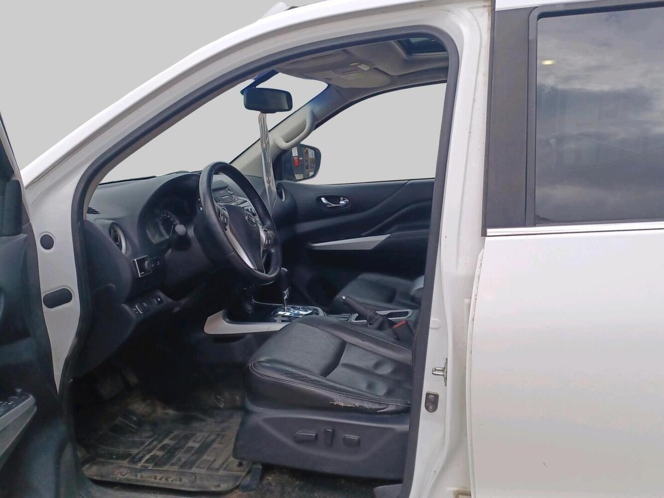 Nissan Navara vaihtoauto