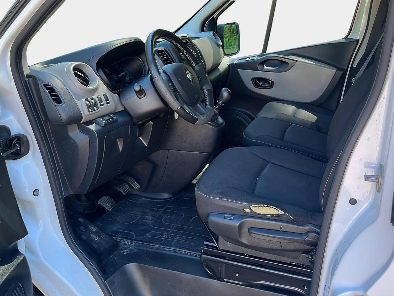 Renault Trafic Passenger vaihtoauto