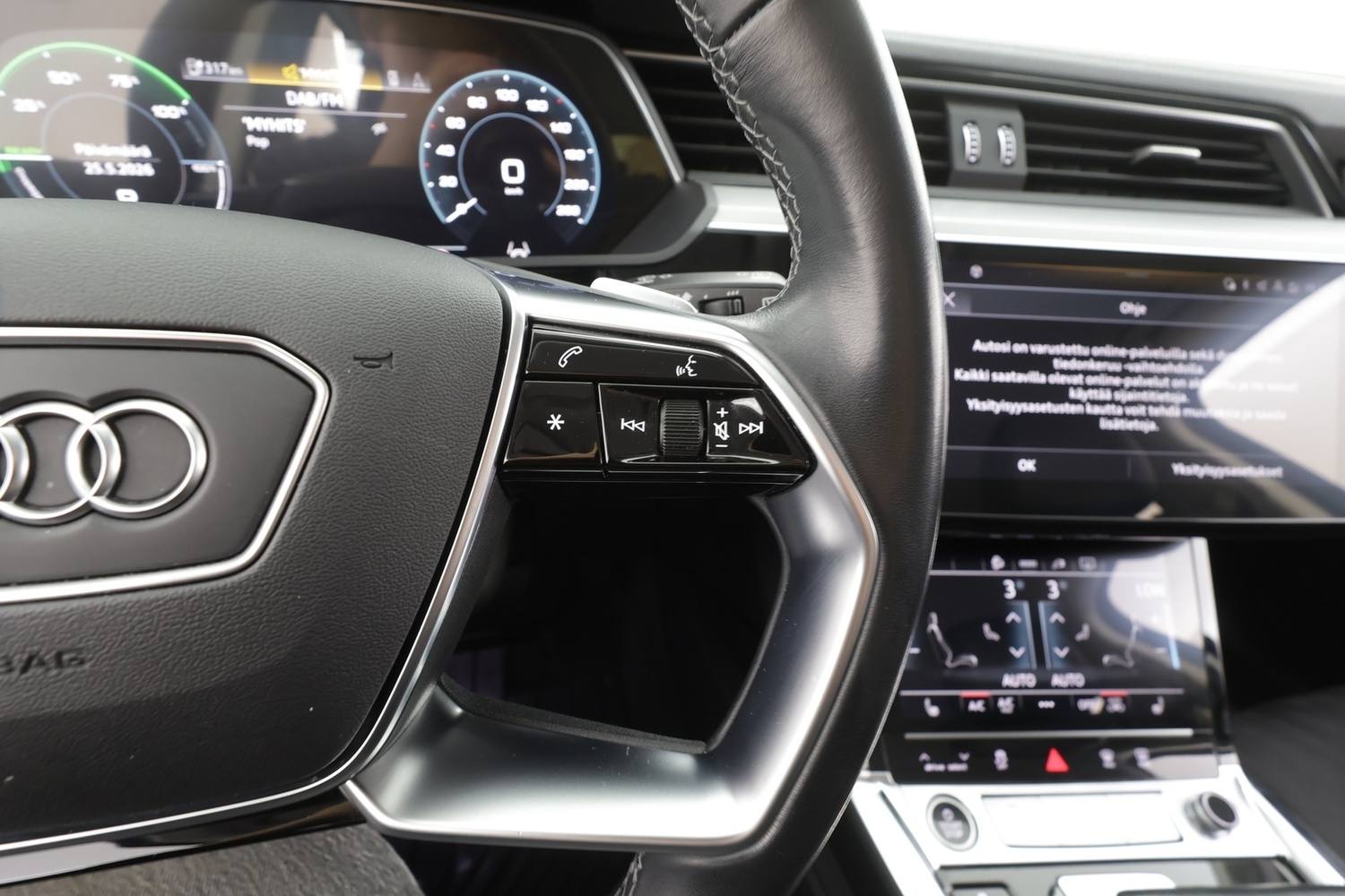 Audi Q8 e-tron vaihtoauto