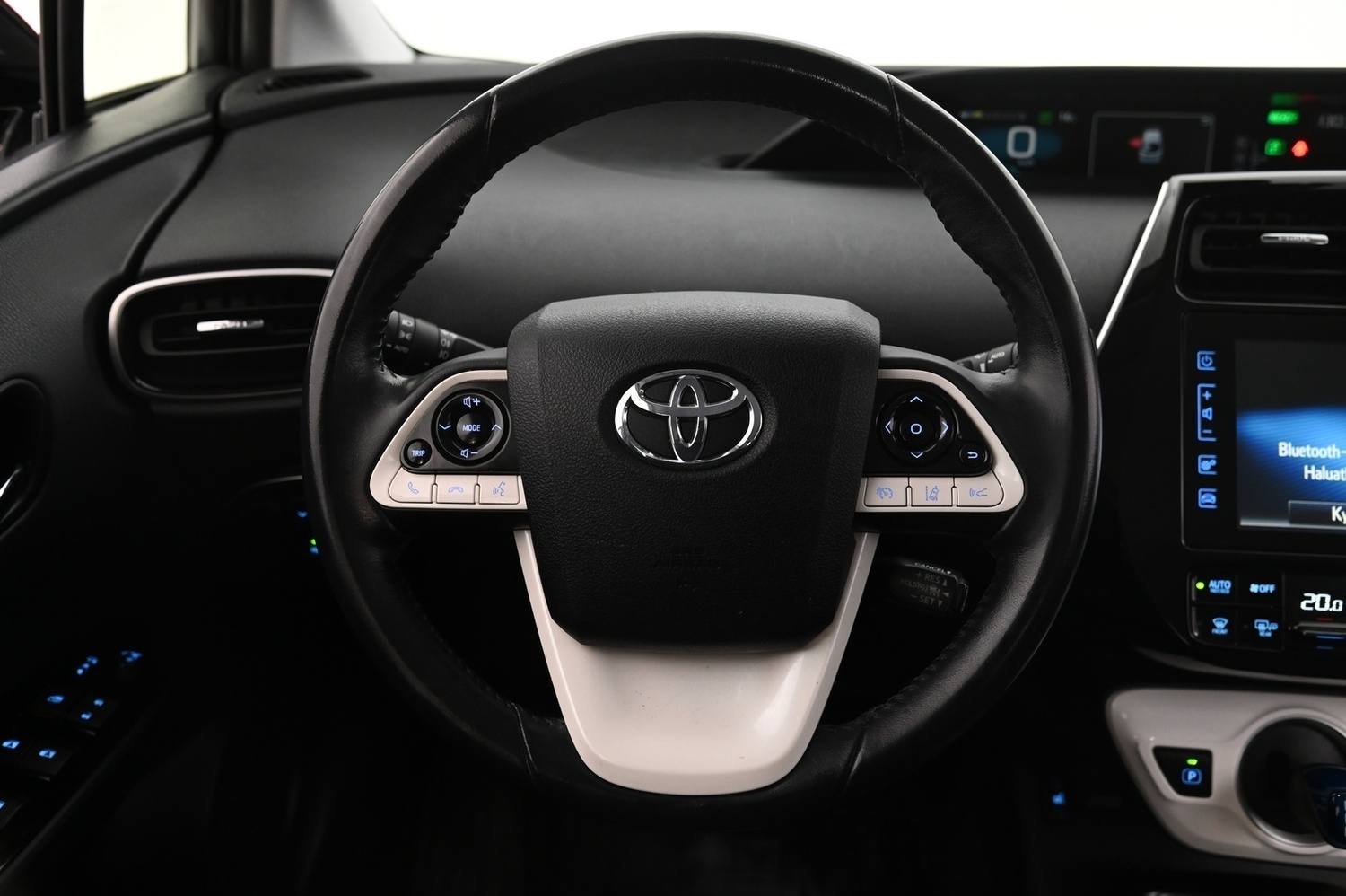 Toyota Prius PHEV vaihtoauto