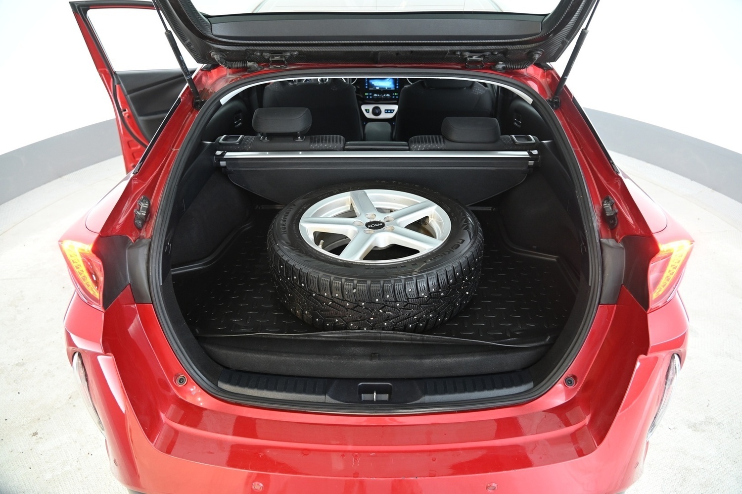 Toyota Prius PHEV vaihtoauto