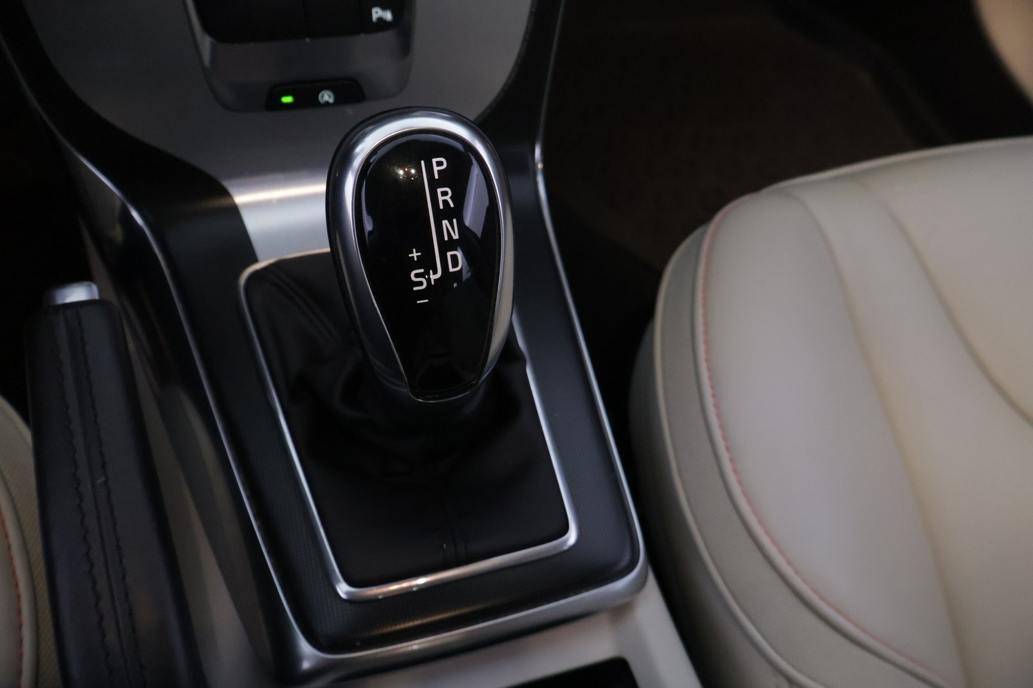 Volvo V40 Cross Country vaihtoauto