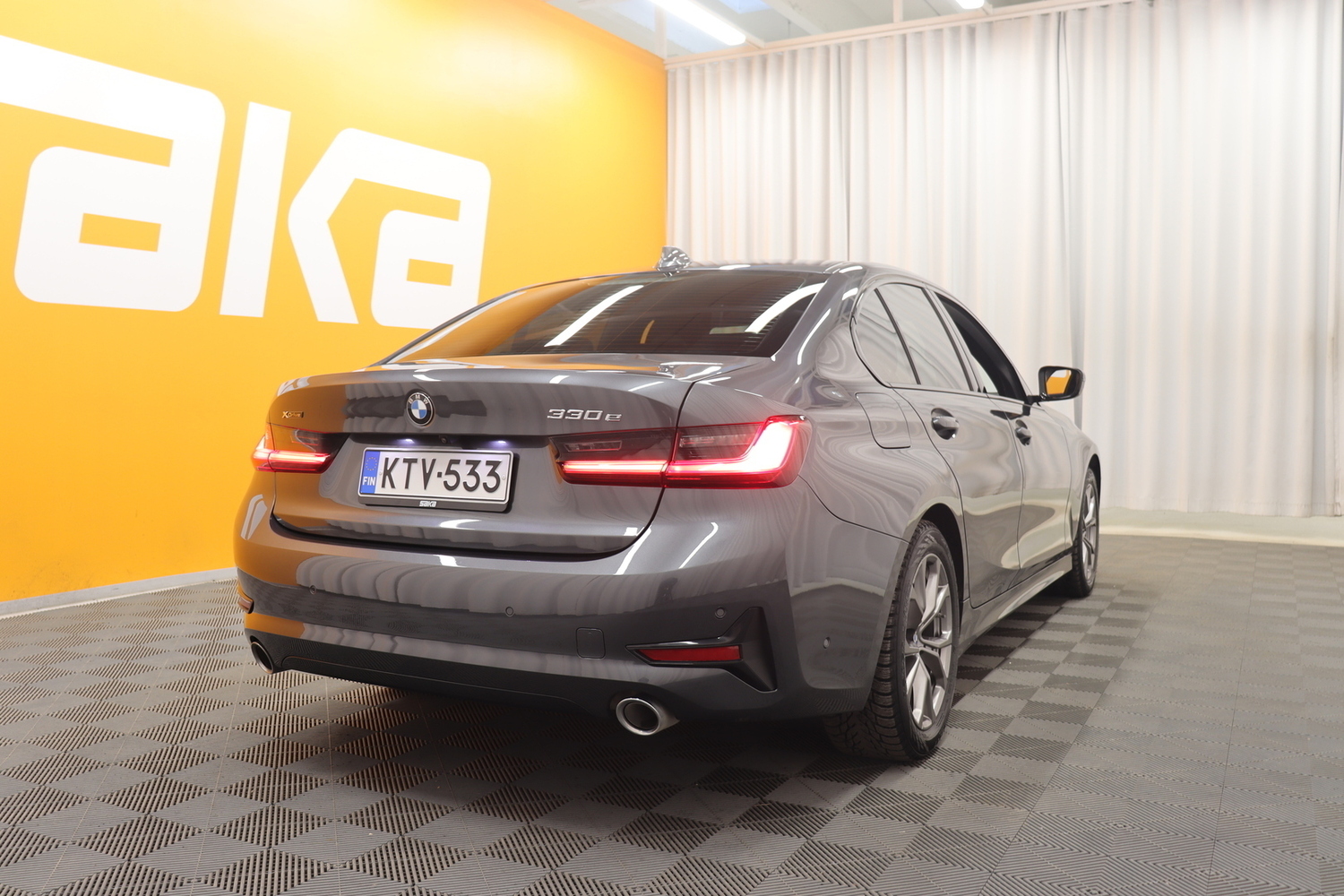 BMW 330 vaihtoauto