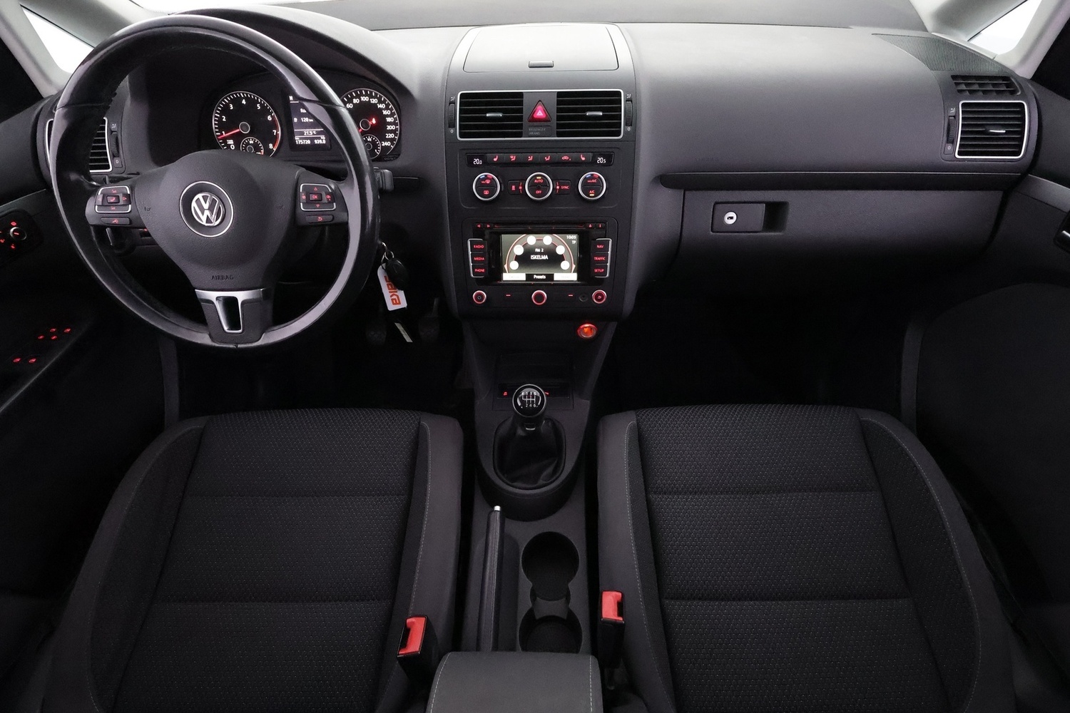 Volkswagen Touran vaihtoauto