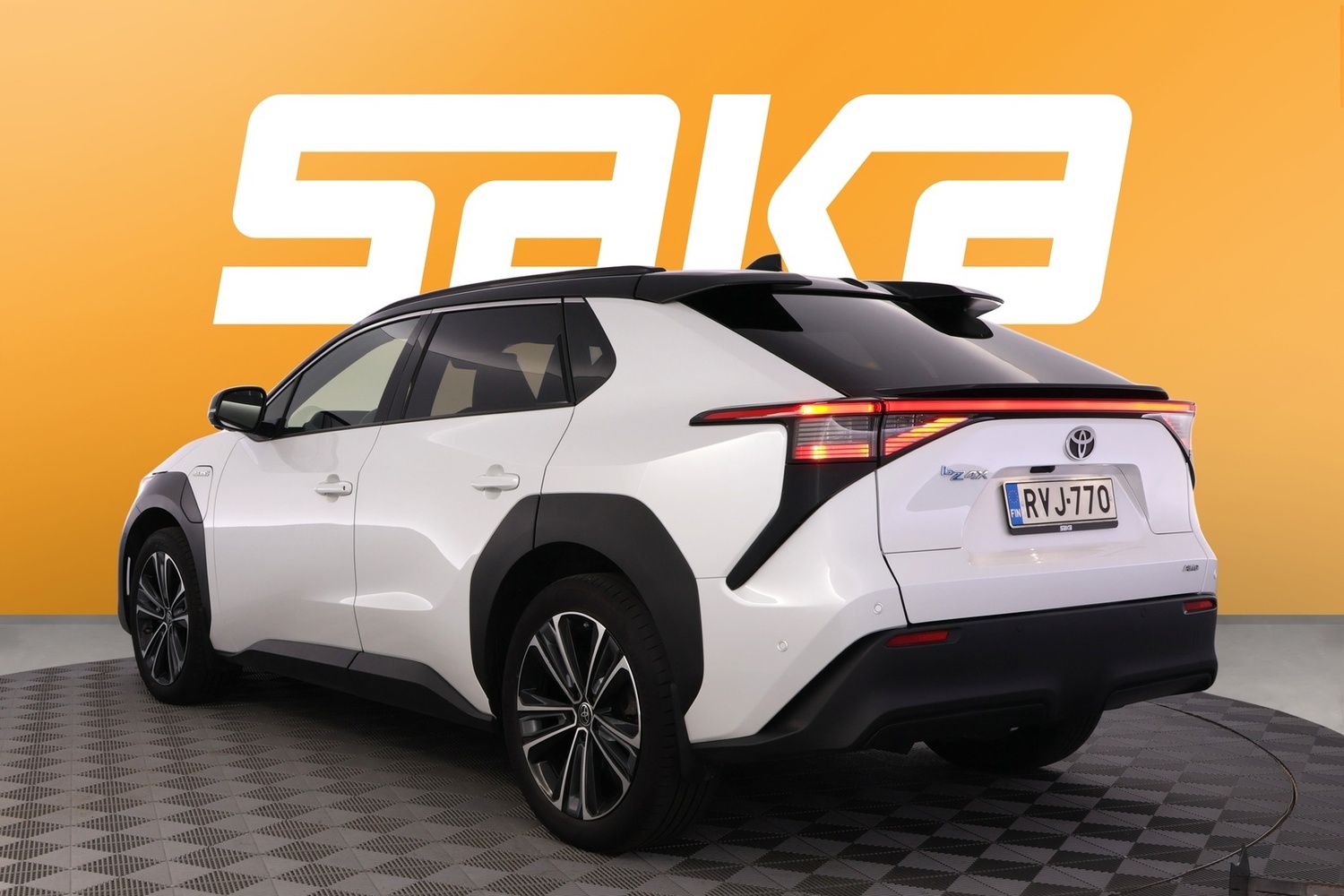 Toyota bZ4X vaihtoauto