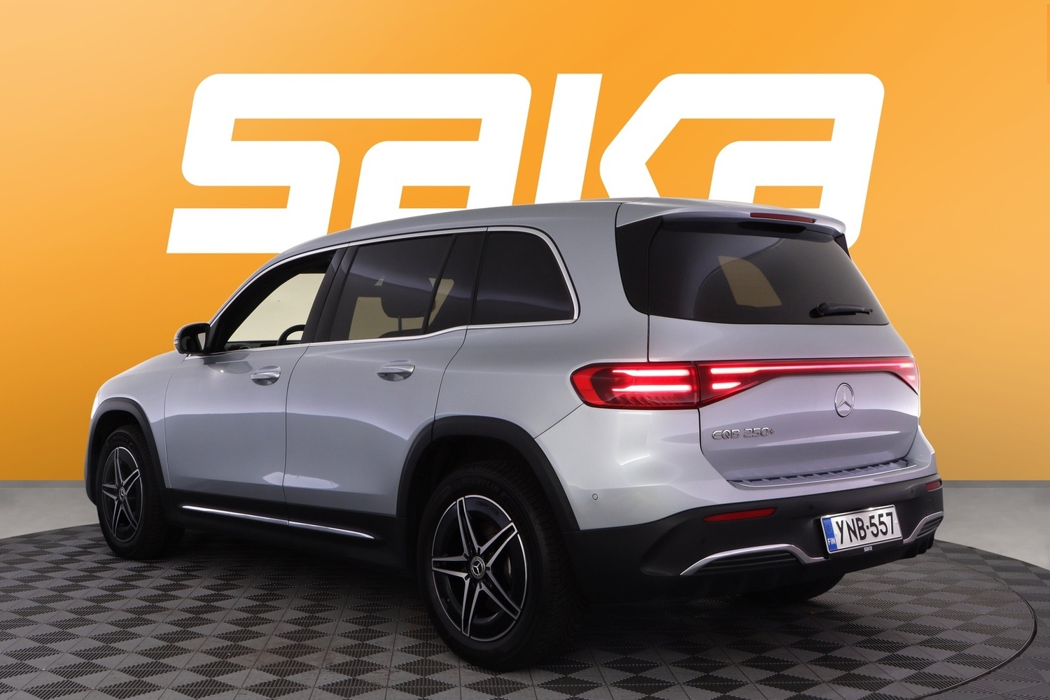Mercedes-Benz EQB vaihtoauto