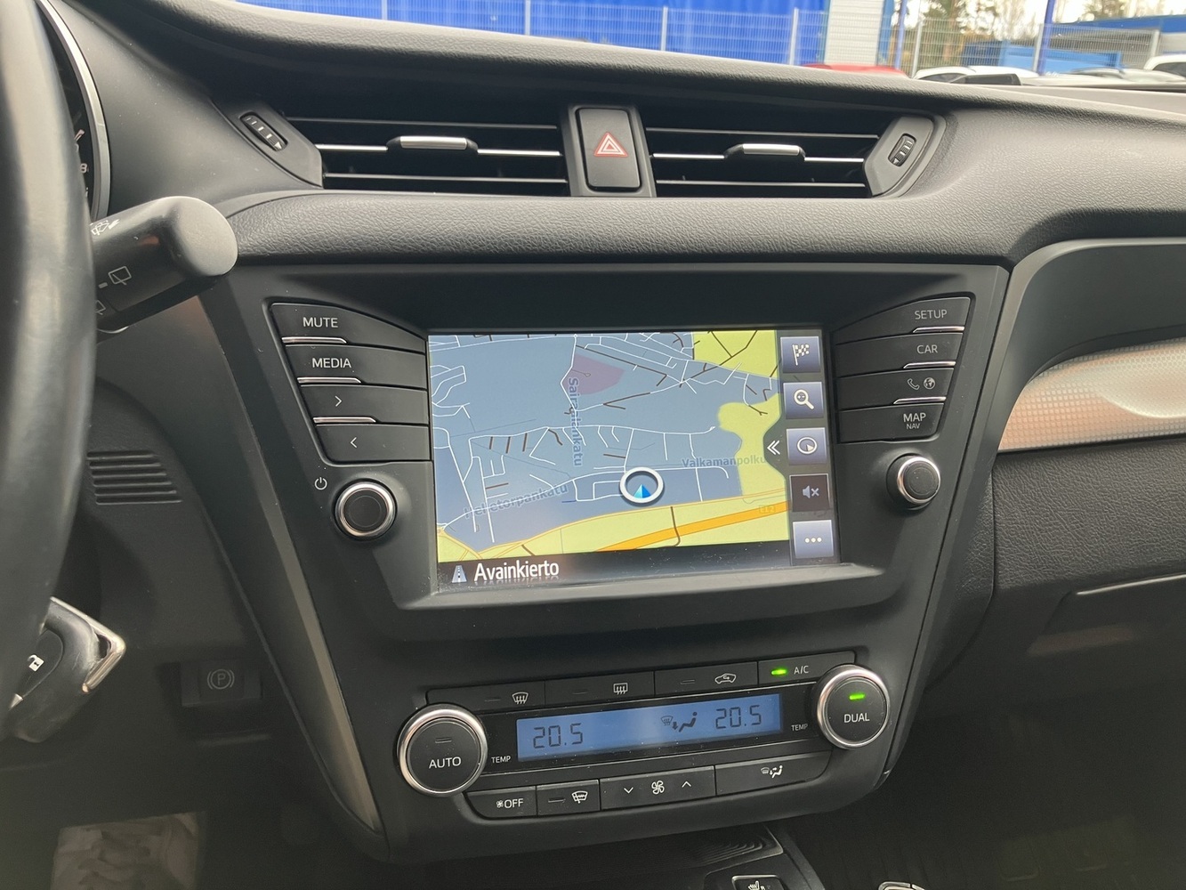 Toyota Avensis vaihtoauto