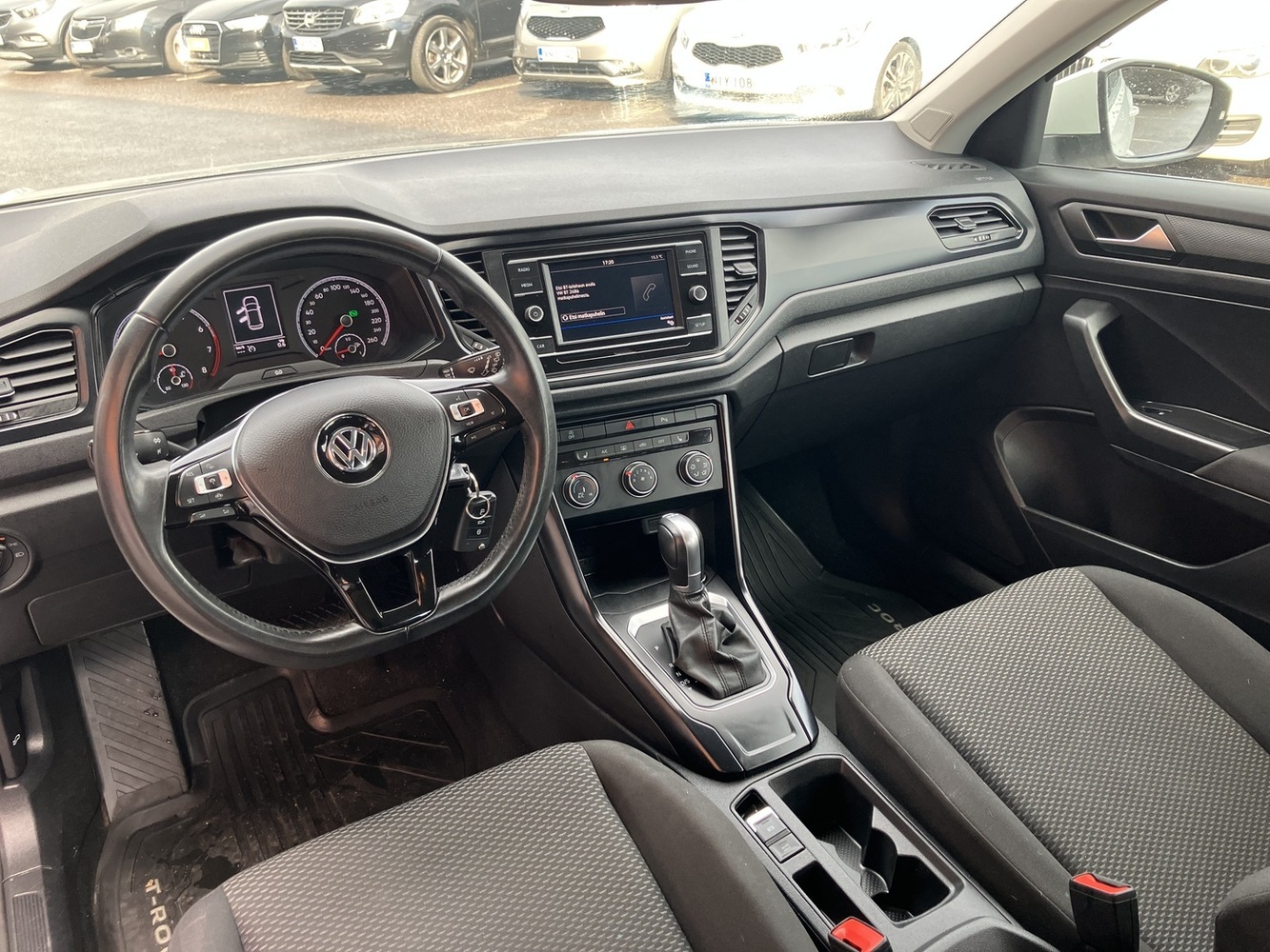 Volkswagen T-Roc vaihtoauto