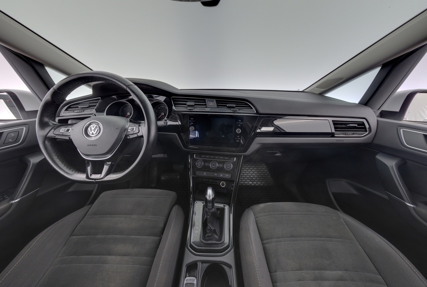 Volkswagen Touran vaihtoauto