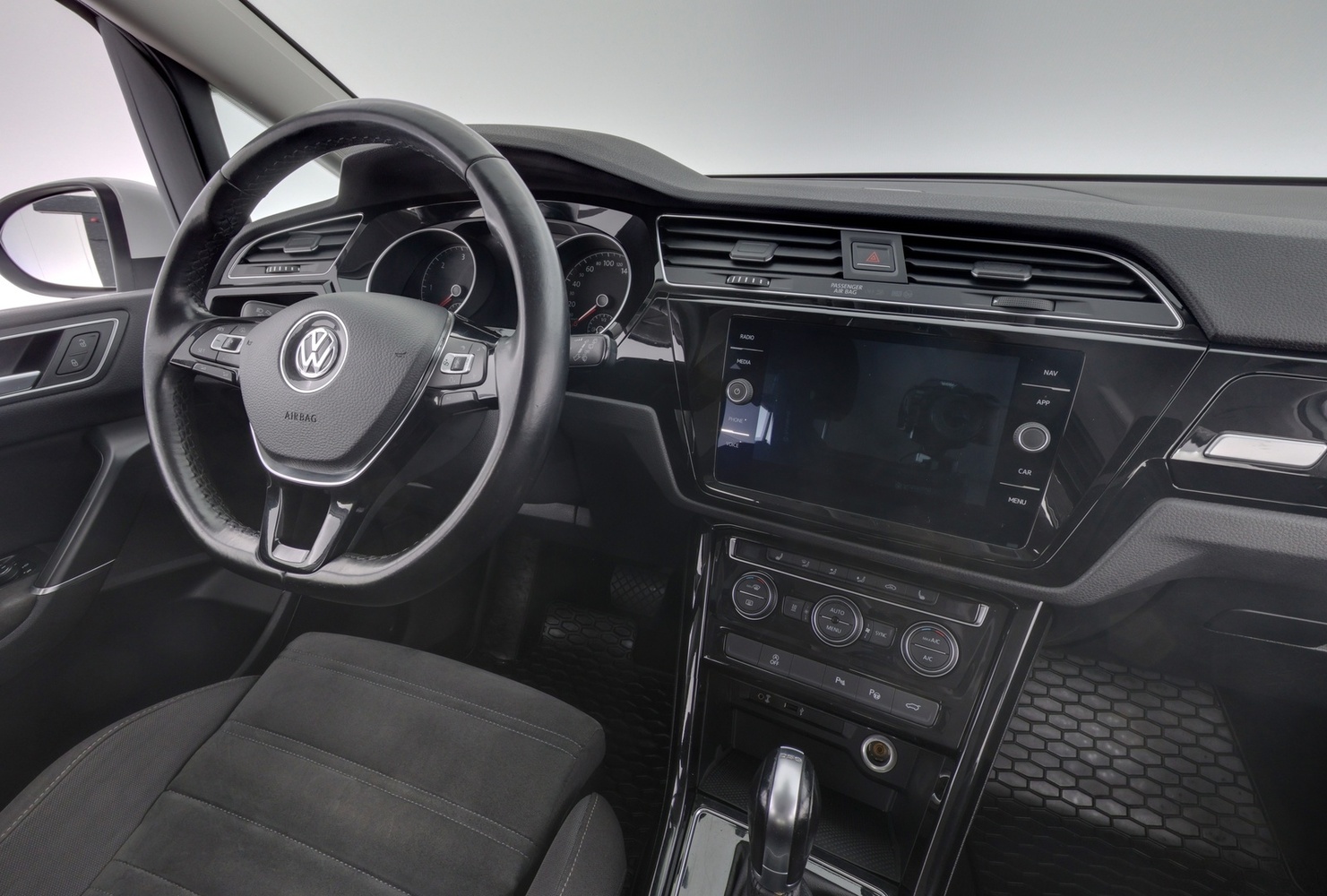 Volkswagen Touran vaihtoauto