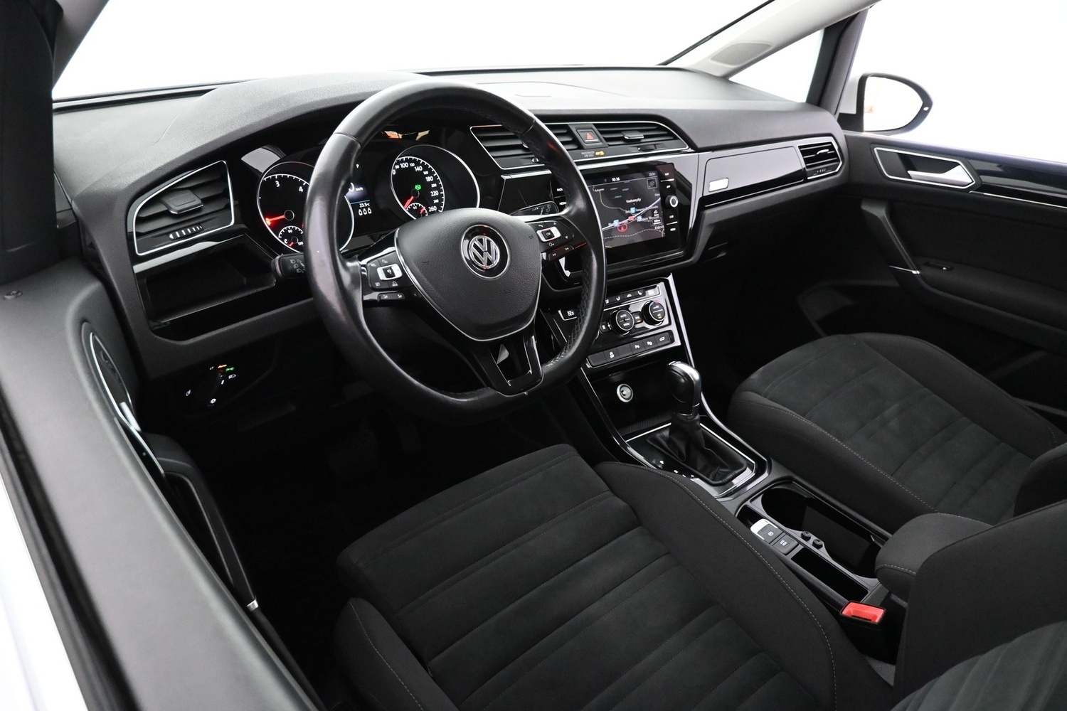 Volkswagen Touran vaihtoauto
