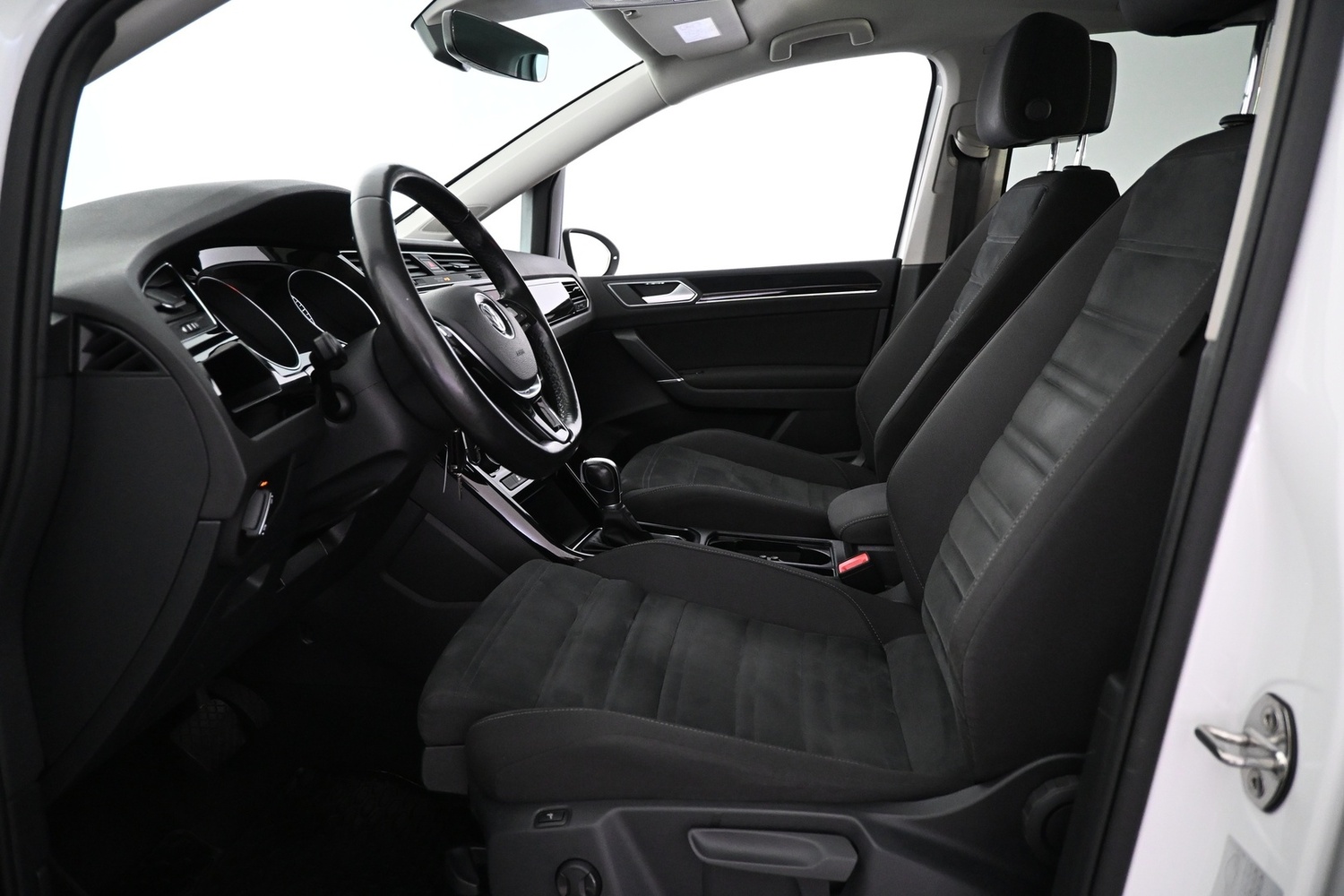 Volkswagen Touran vaihtoauto