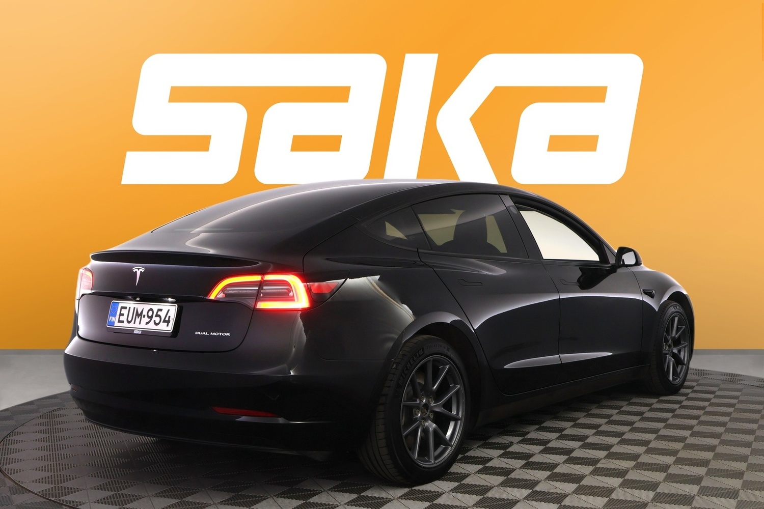Tesla Model 3 vaihtoauto