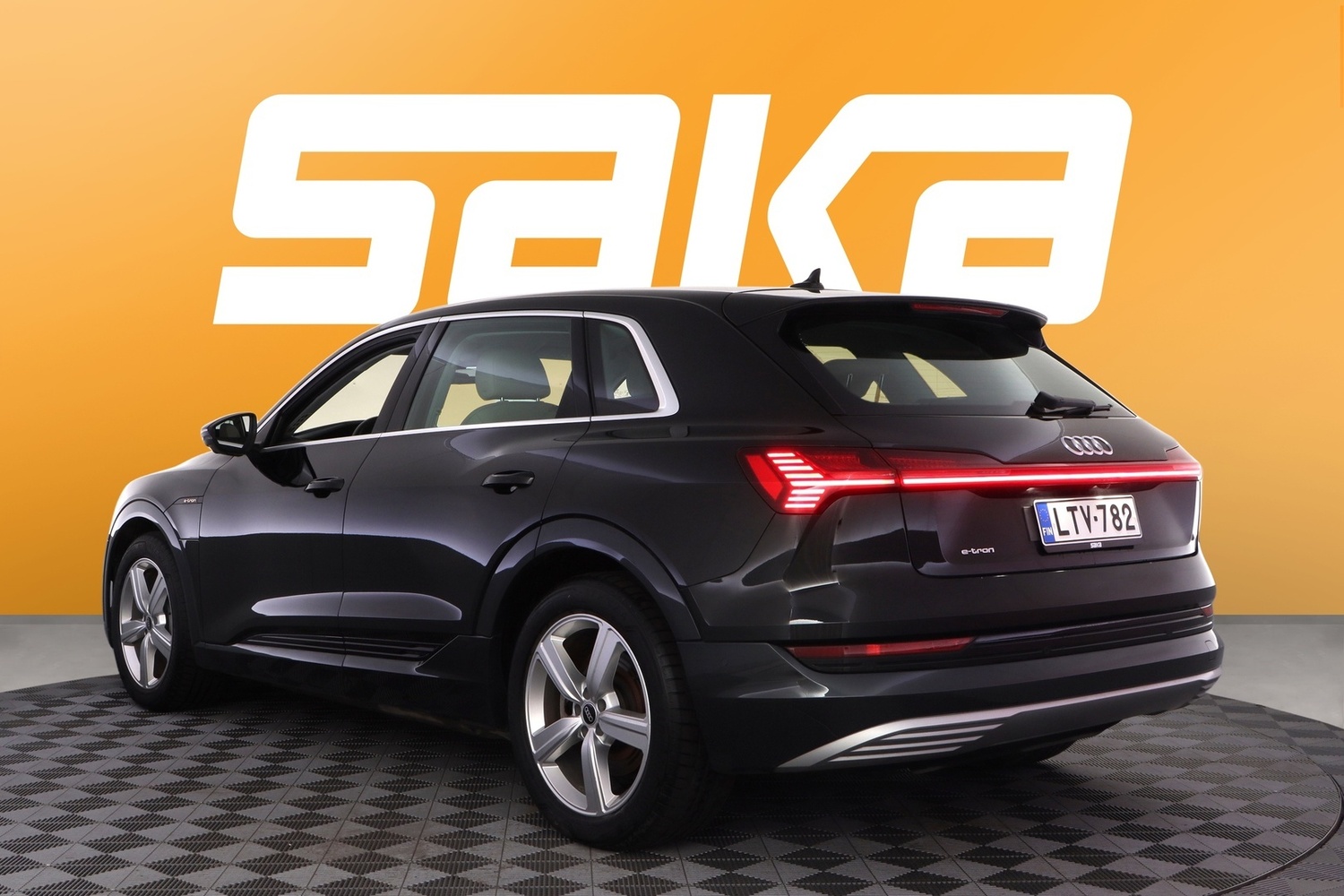 Audi e-tron vaihtoauto