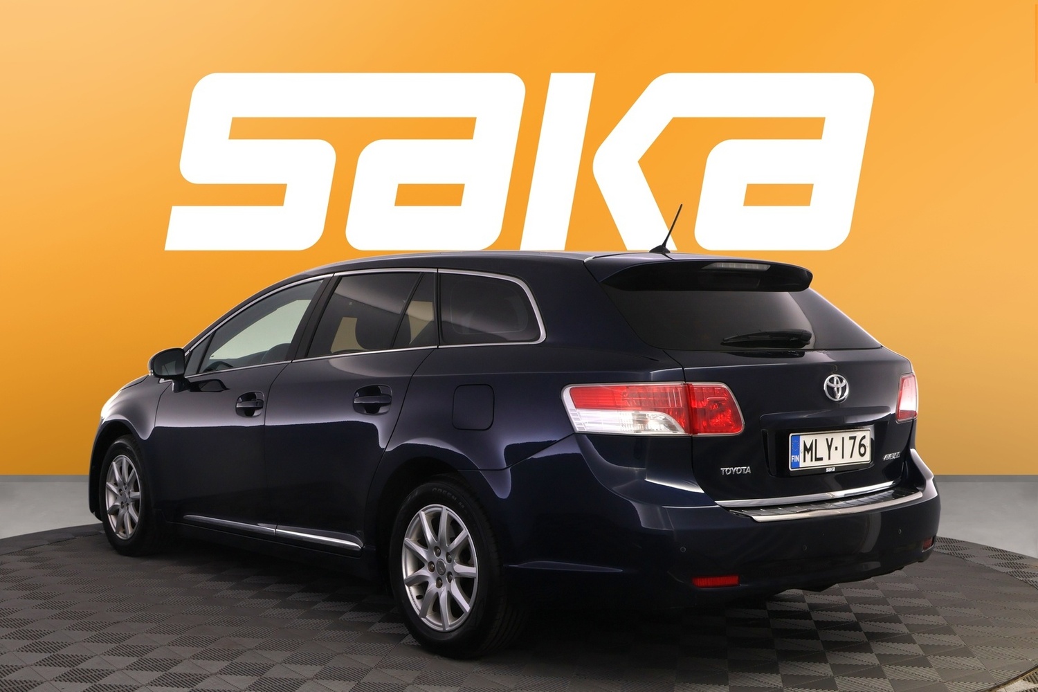 Toyota Avensis vaihtoauto