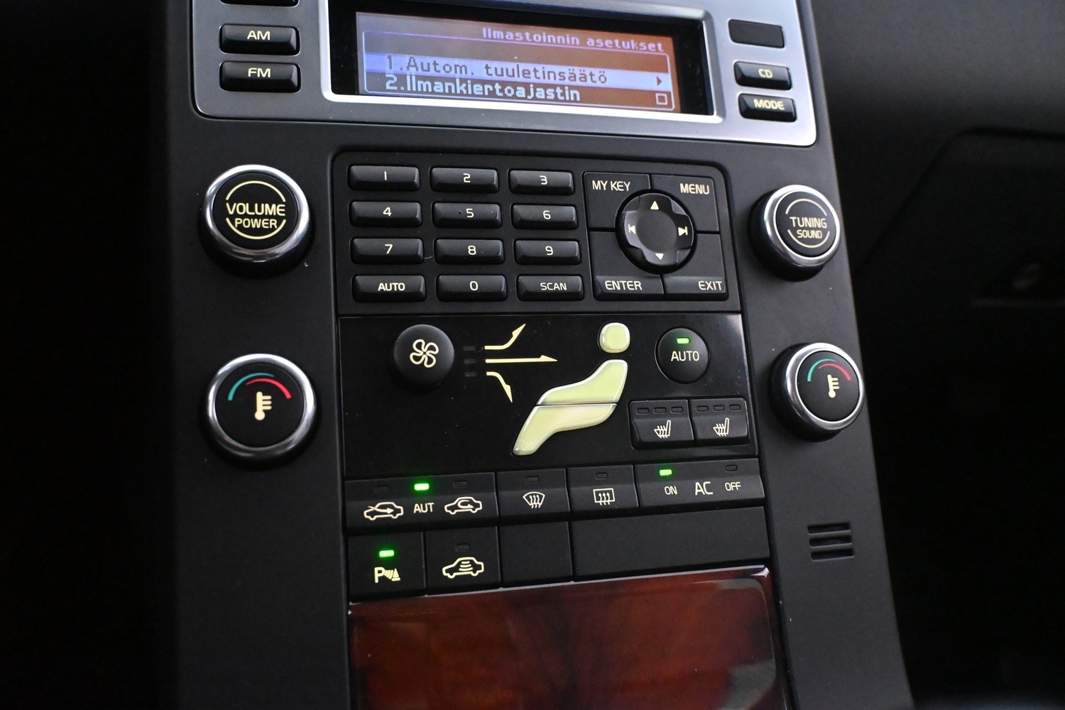 Volvo V70 vaihtoauto