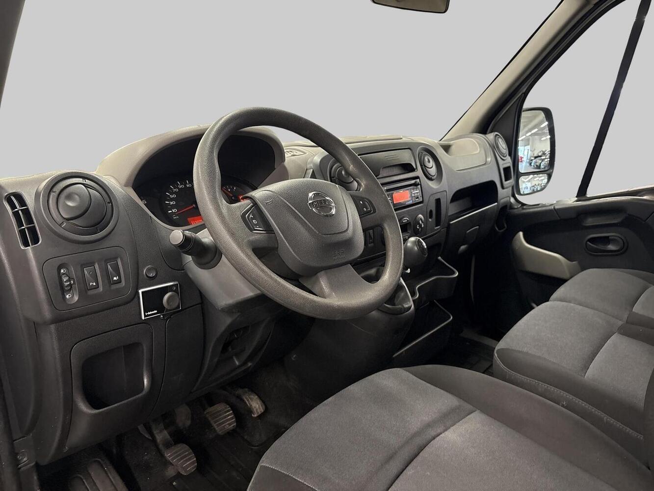 Nissan NV400 vaihtoauto
