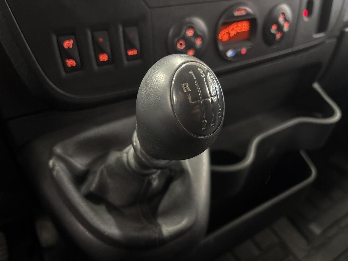 Nissan NV400 vaihtoauto