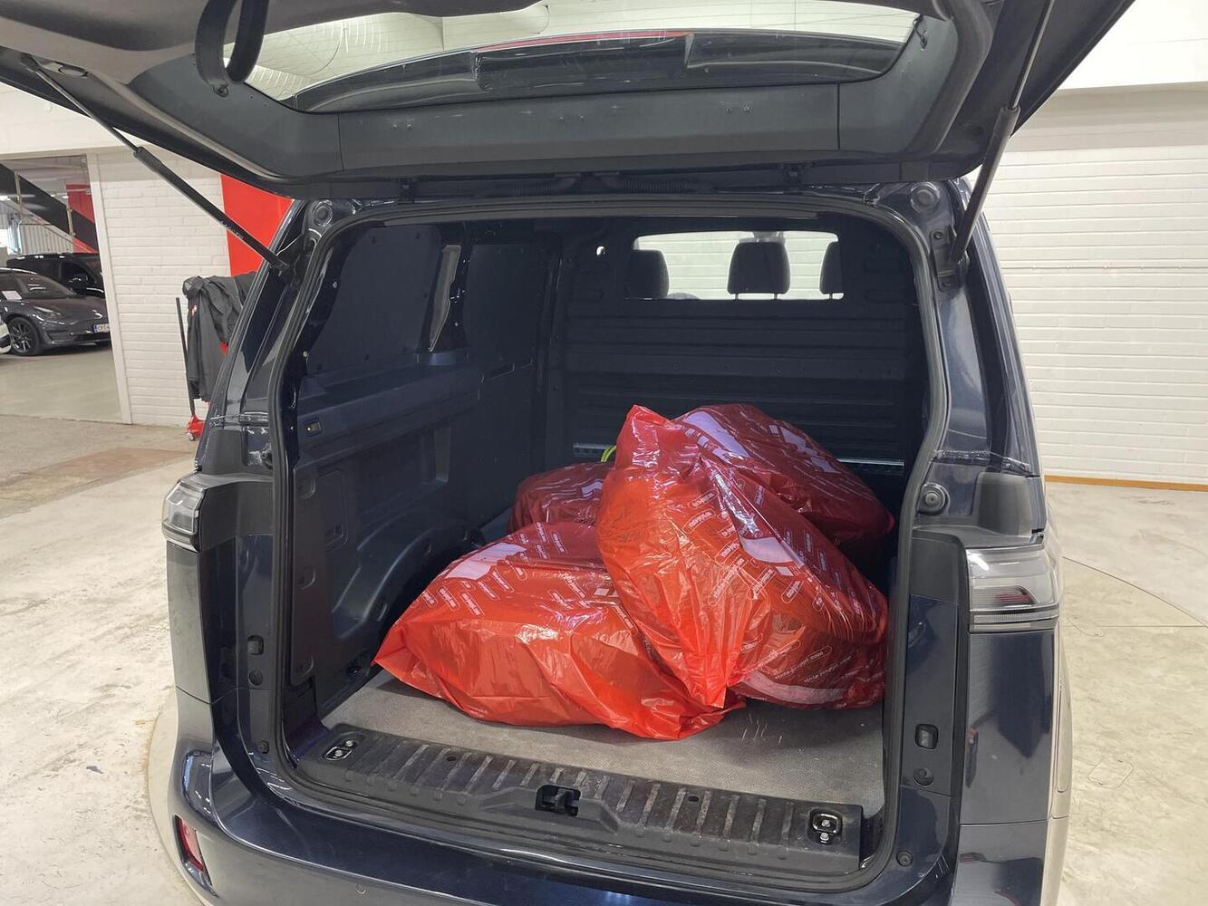 Volkswagen ID. Buzz Cargo vaihtoauto