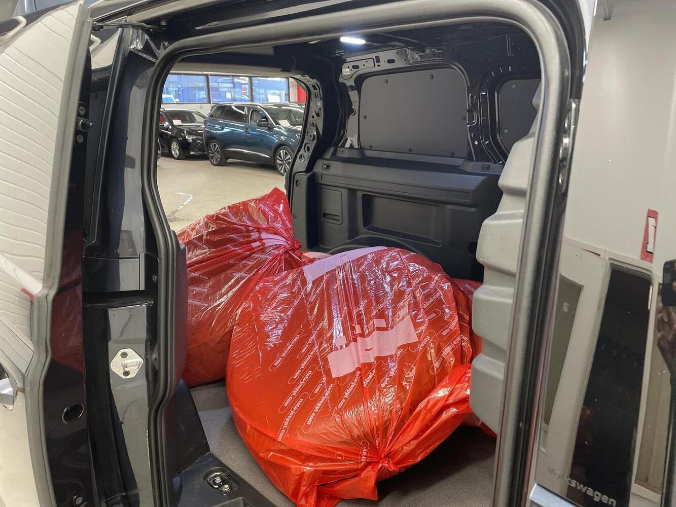 Volkswagen ID. Buzz Cargo vaihtoauto