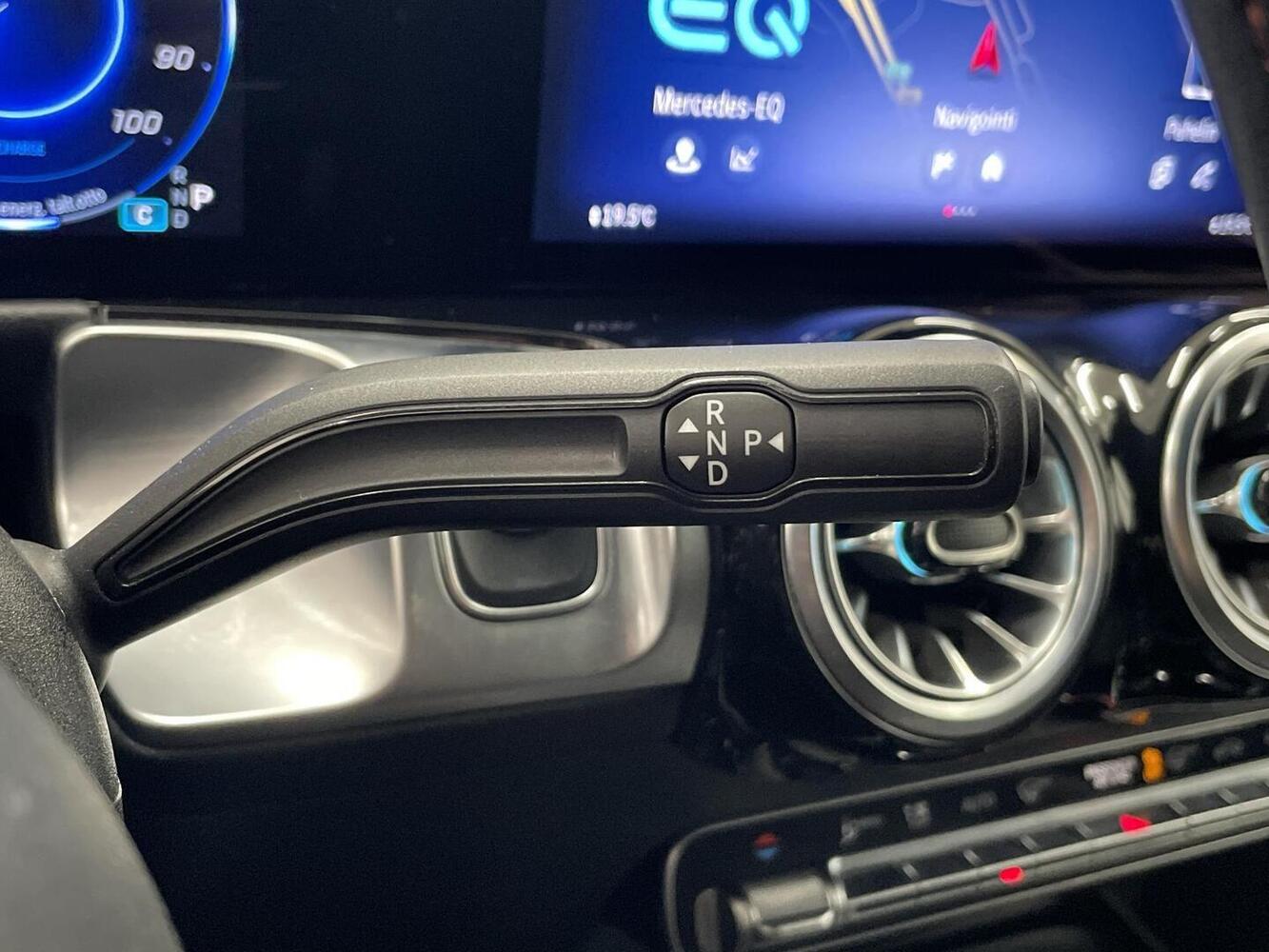 Mercedes-Benz EQB vaihtoauto