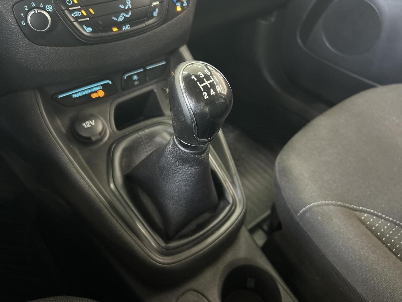 Ford Transit Courier vaihtoauto