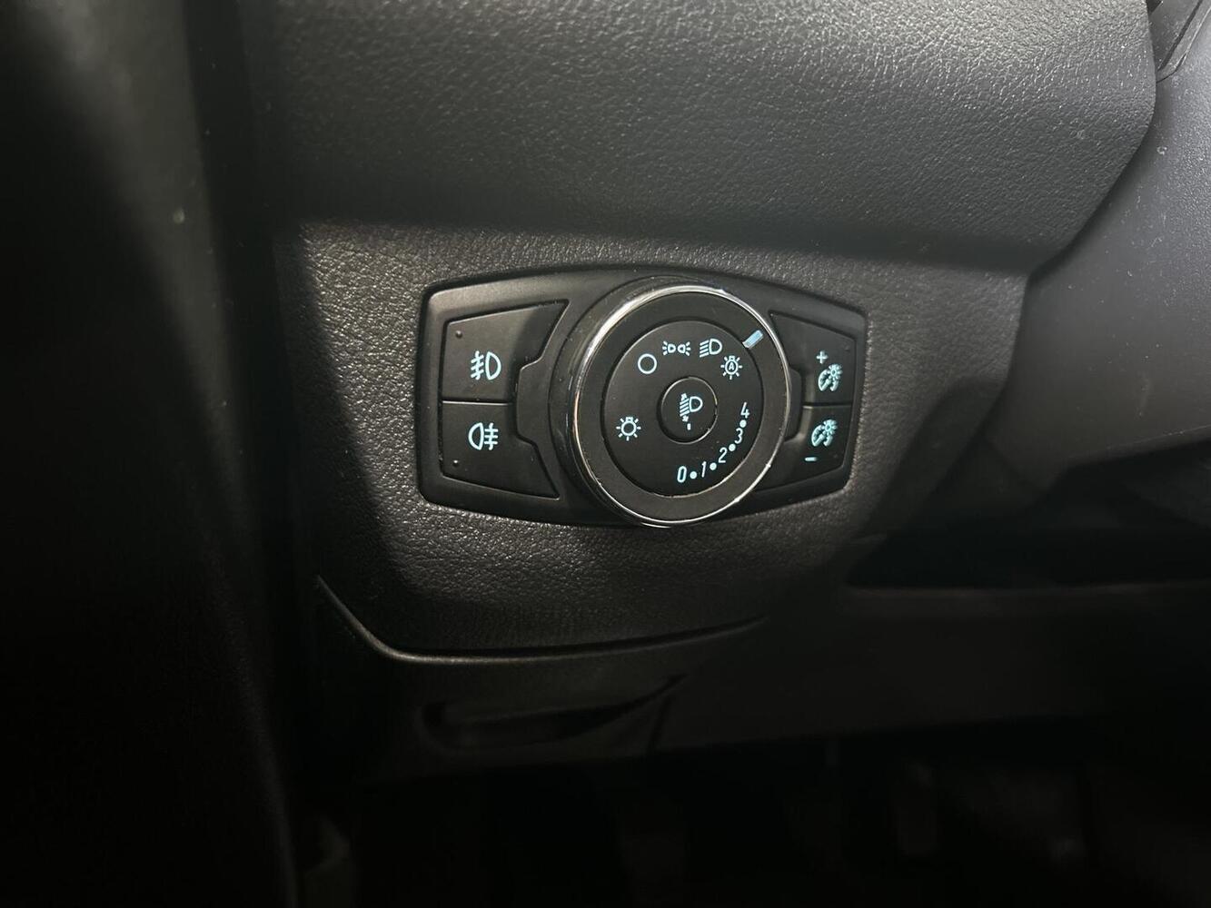 Ford Transit Courier vaihtoauto