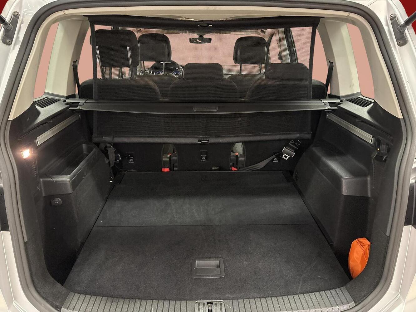 Volkswagen Touran vaihtoauto