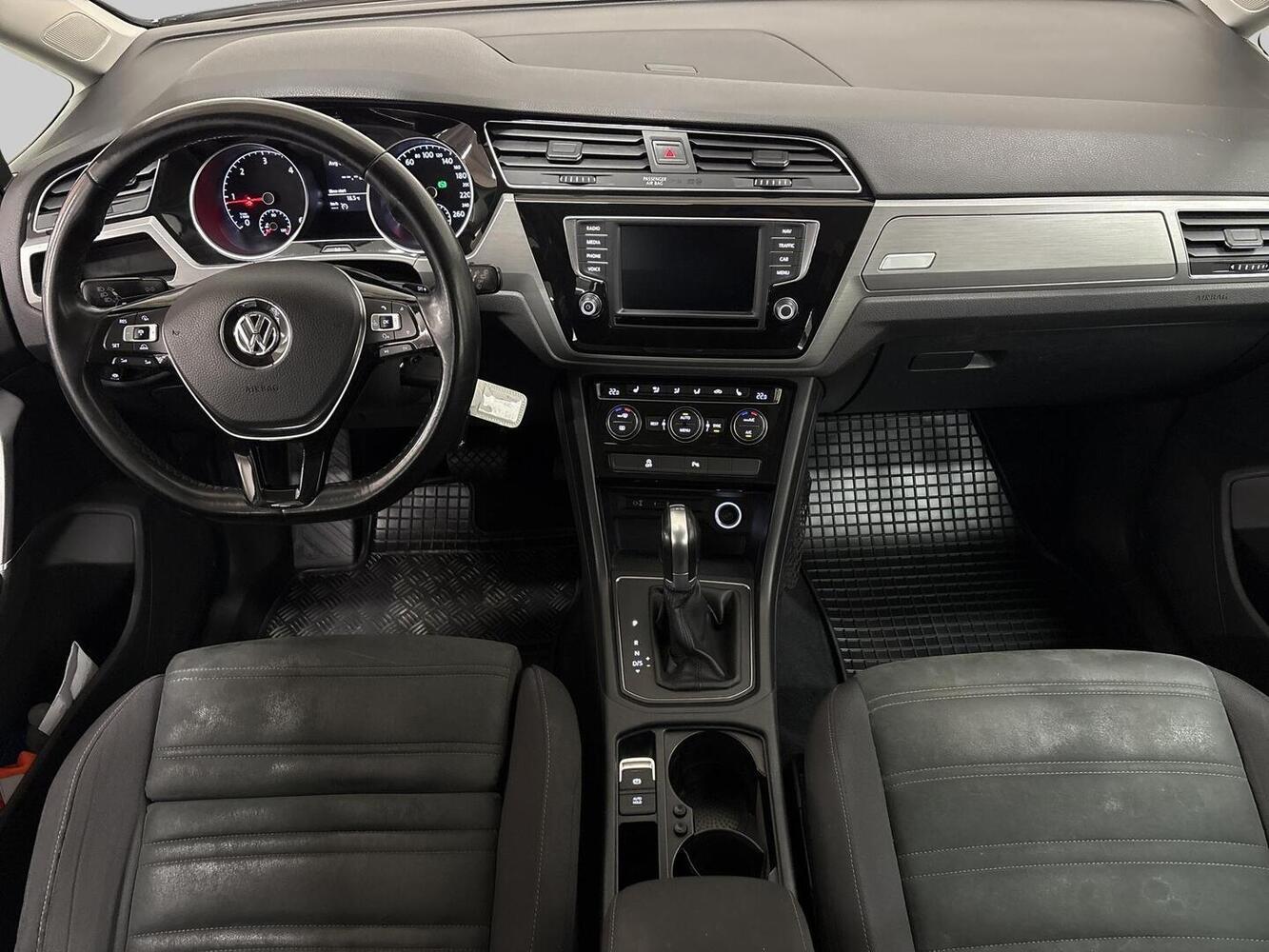 Volkswagen Touran vaihtoauto