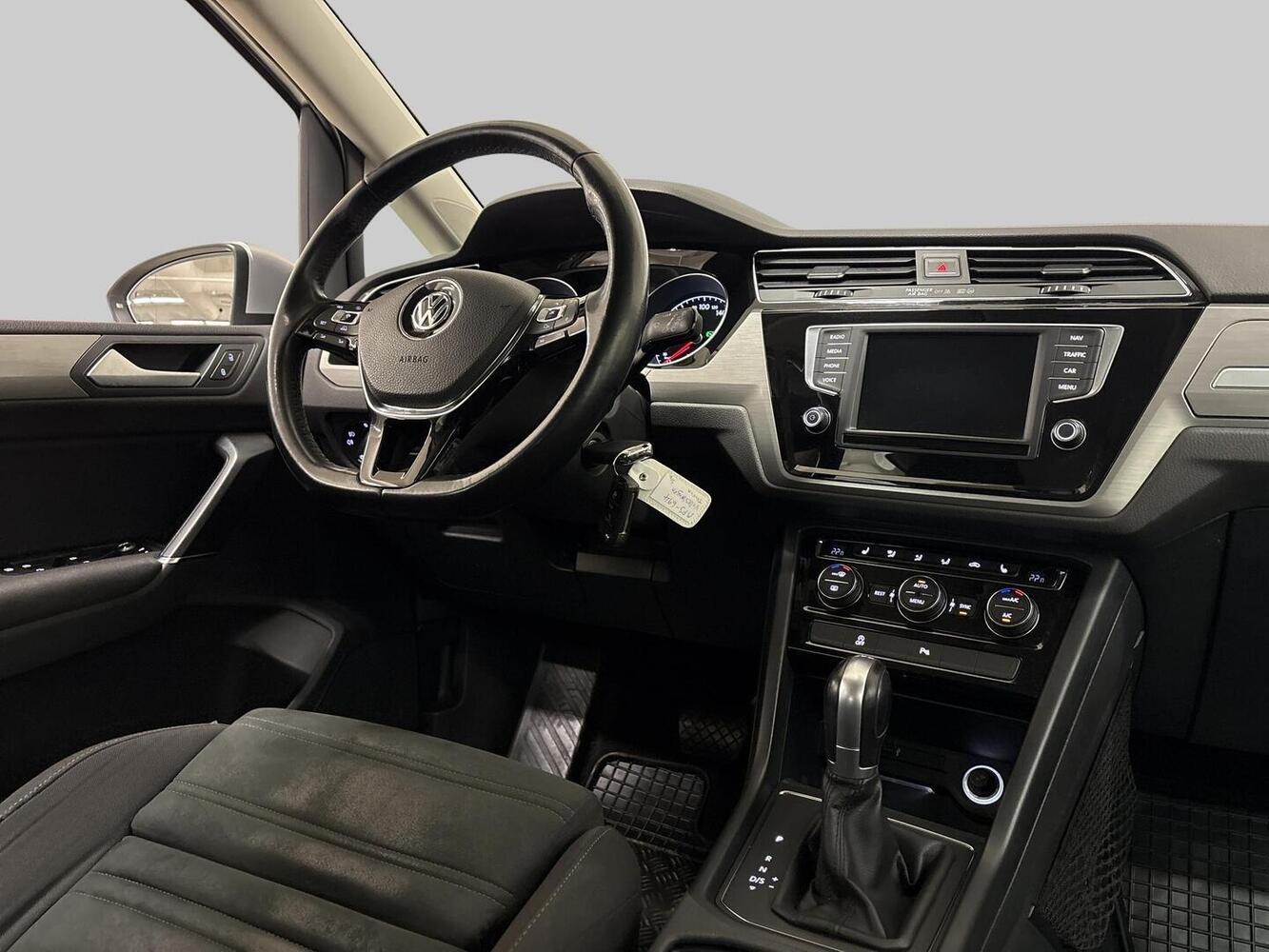 Volkswagen Touran vaihtoauto