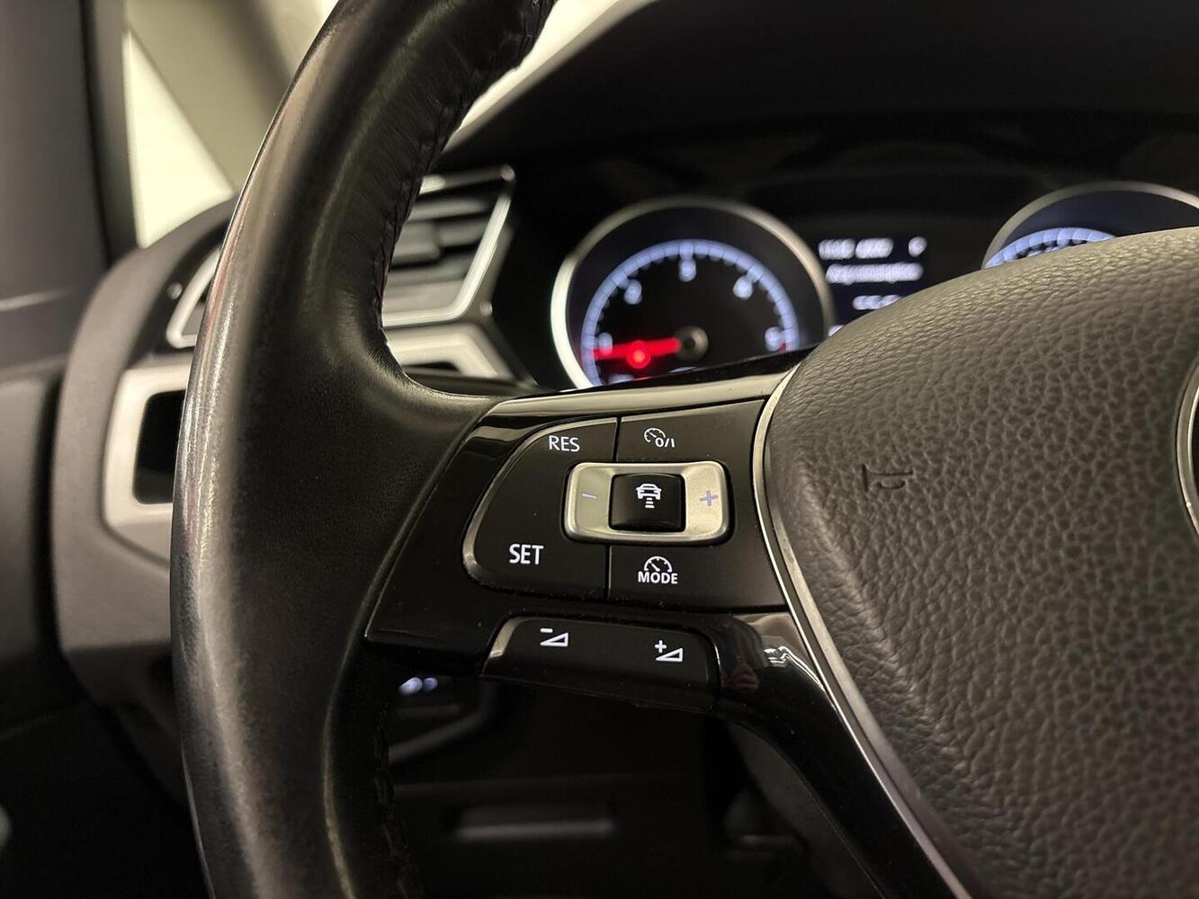 Volkswagen Touran vaihtoauto
