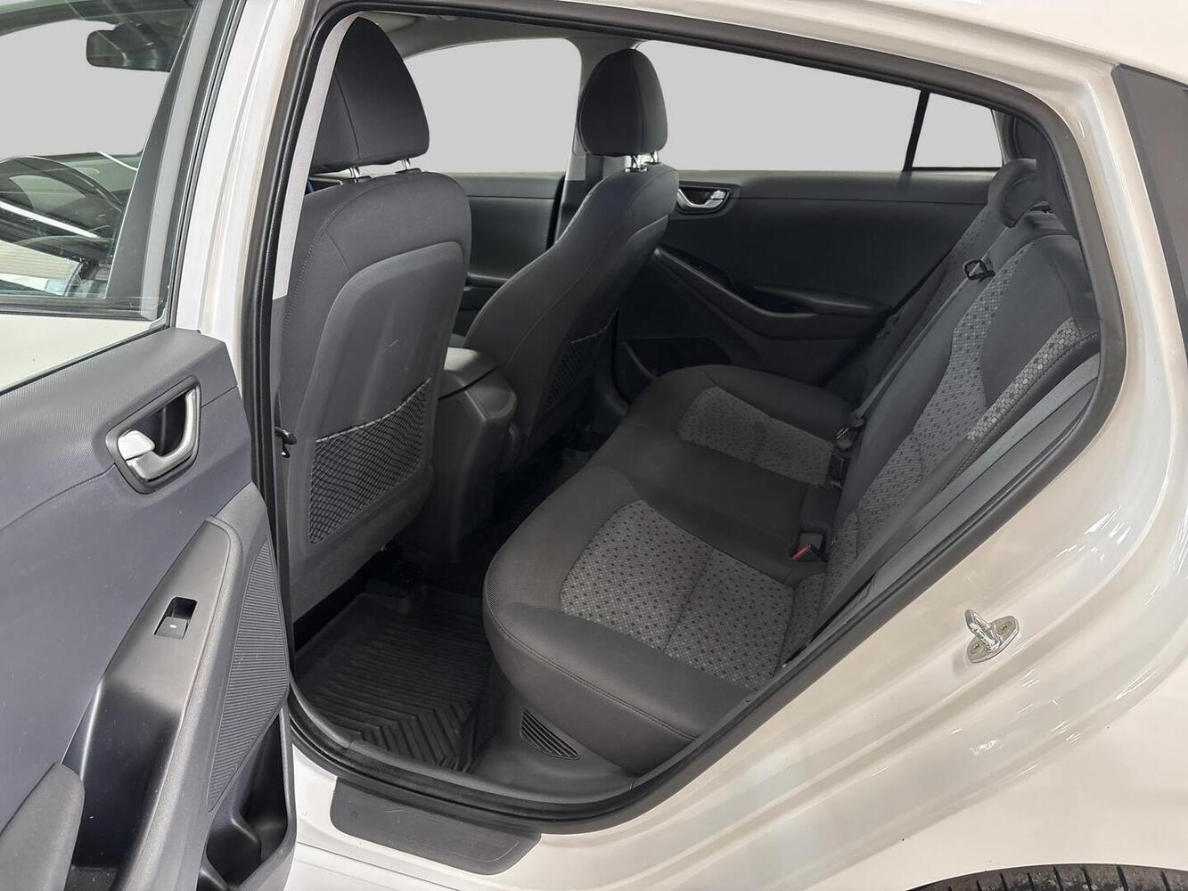 Hyundai IONIQ plug-in vaihtoauto